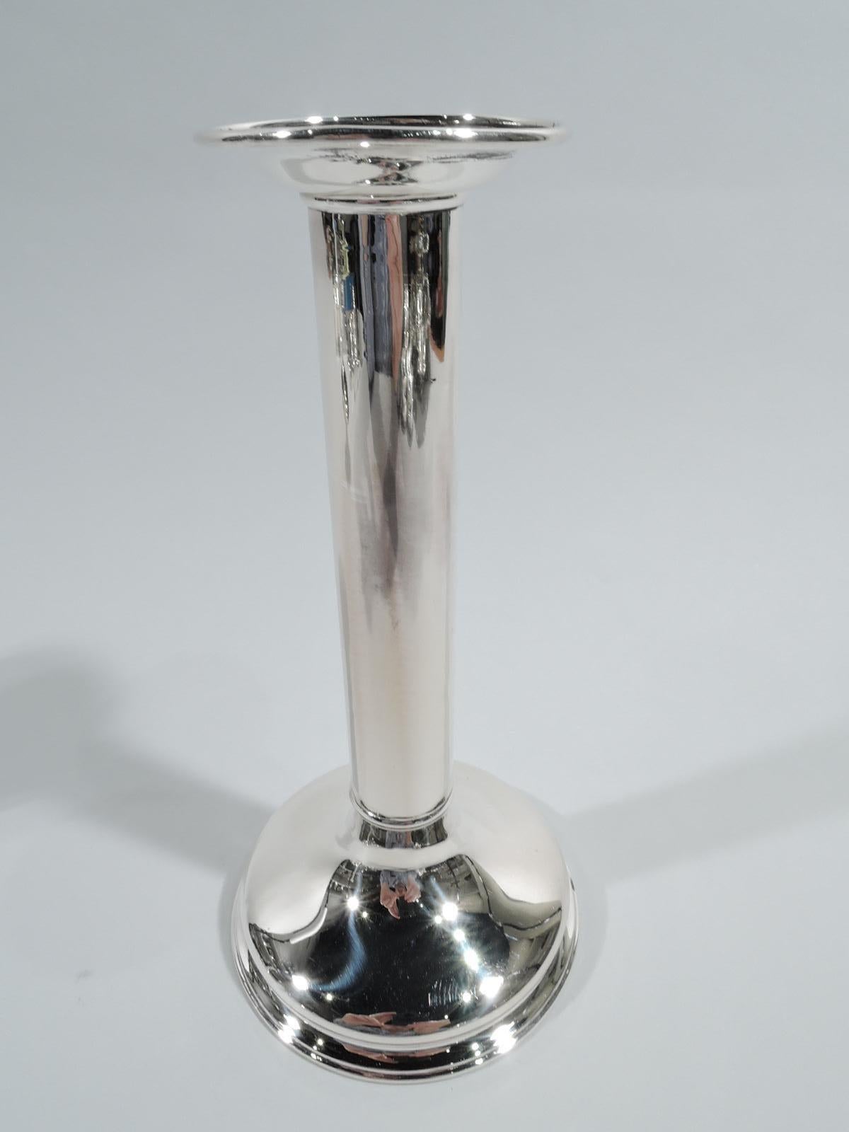 Pair of Edwardian modern classical sterling silver candlesticks. Made by Tiffany & Co. in New York: Each: Socket with curved and tapering rim set in column with understated base knop on raised foot with spread rim. Fully marked including pattern no.