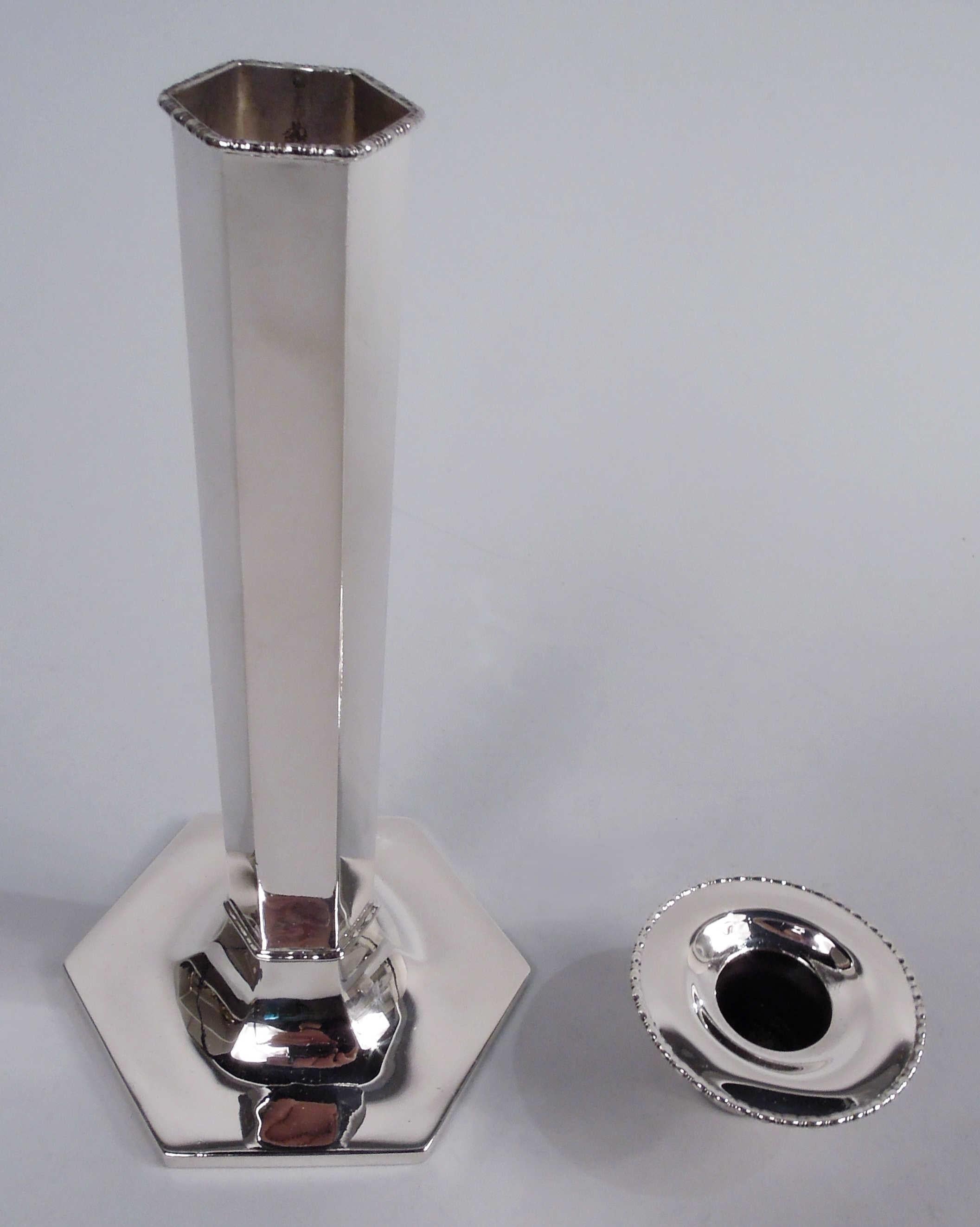 Pair of Tiffany Modern Classical Sterling Silver Candlesticks In Good Condition For Sale In New York, NY