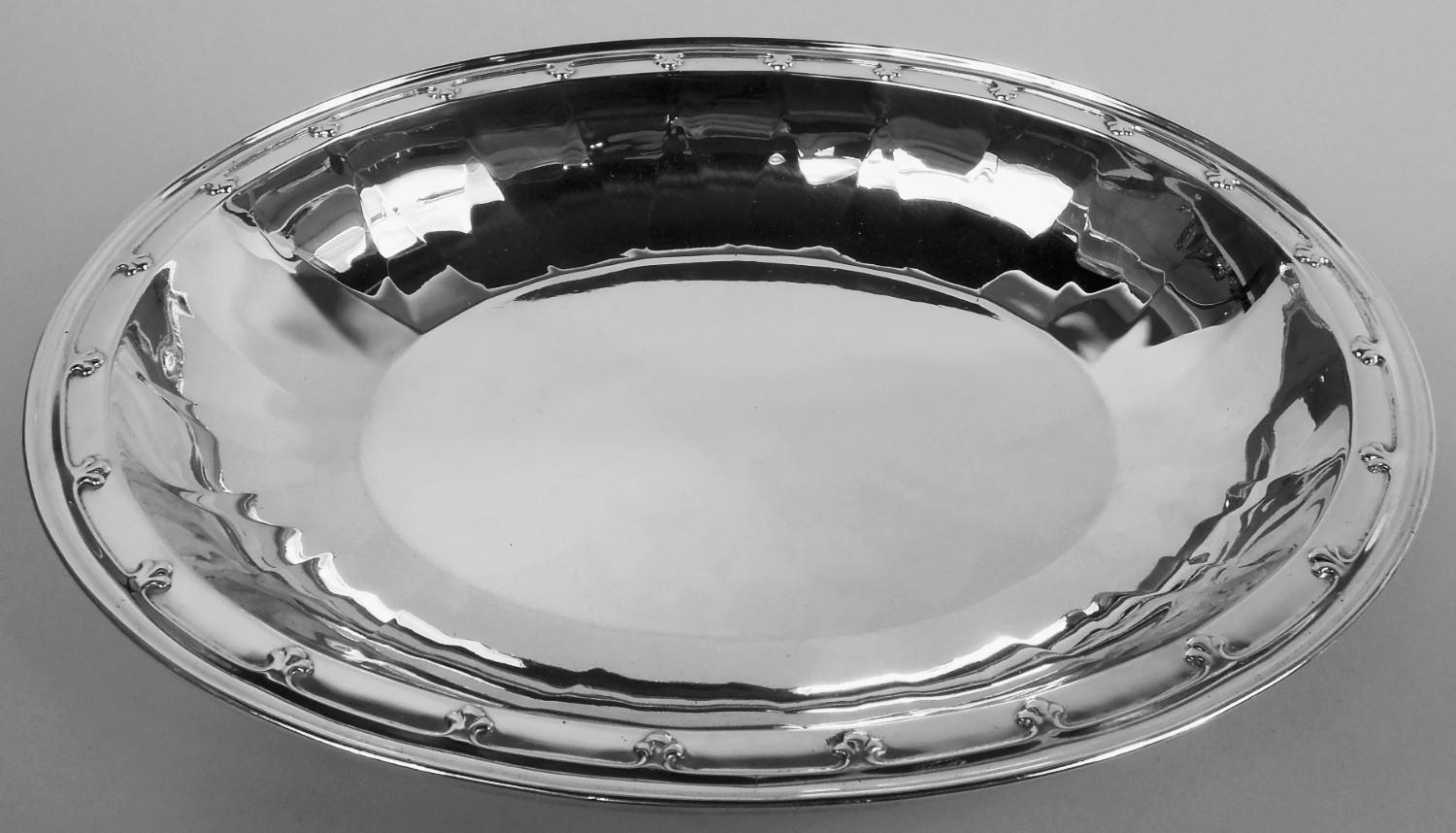 Pair of Tiffany Saint Dunstan Sterling Silver Covered Vegetable Dishes For Sale 2