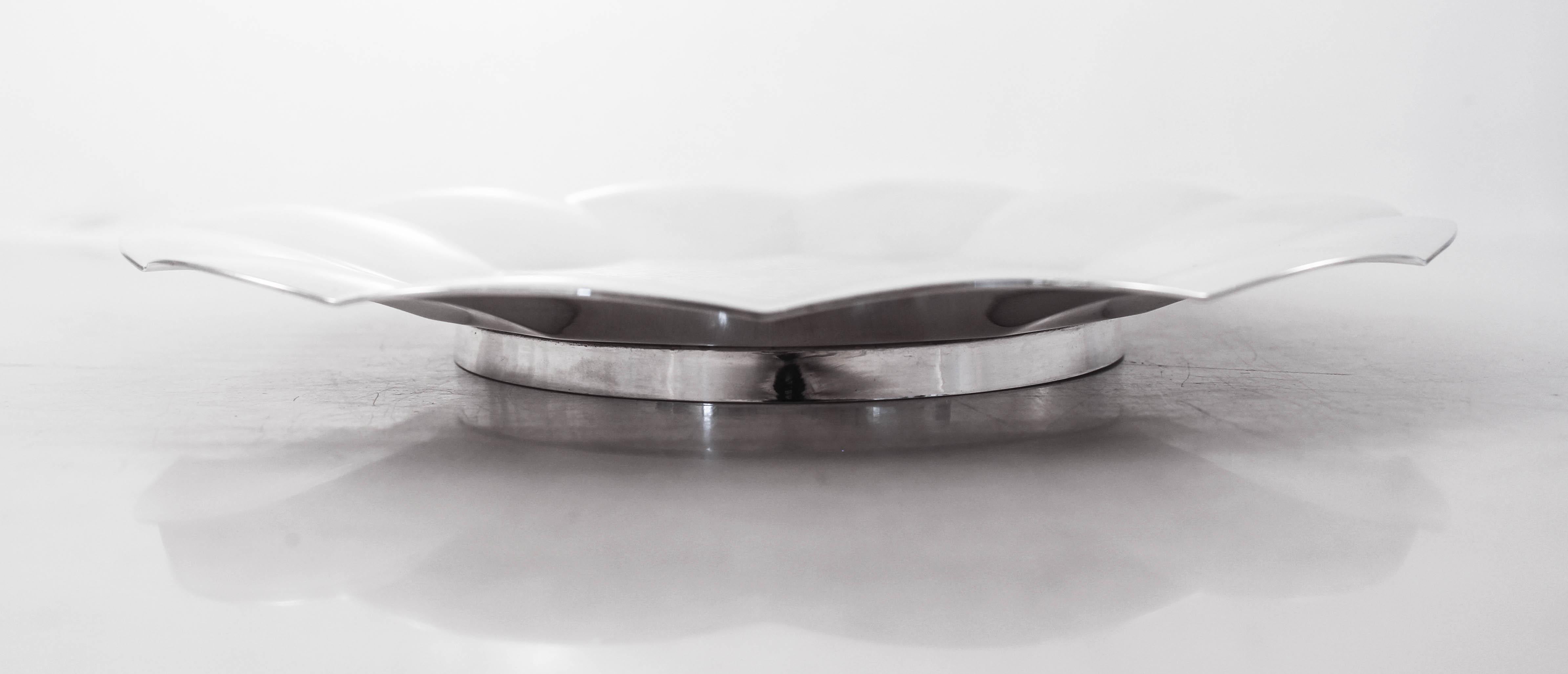 Pair of Tiffany Sterling Midcentury Dishes In Excellent Condition For Sale In Brooklyn, NY