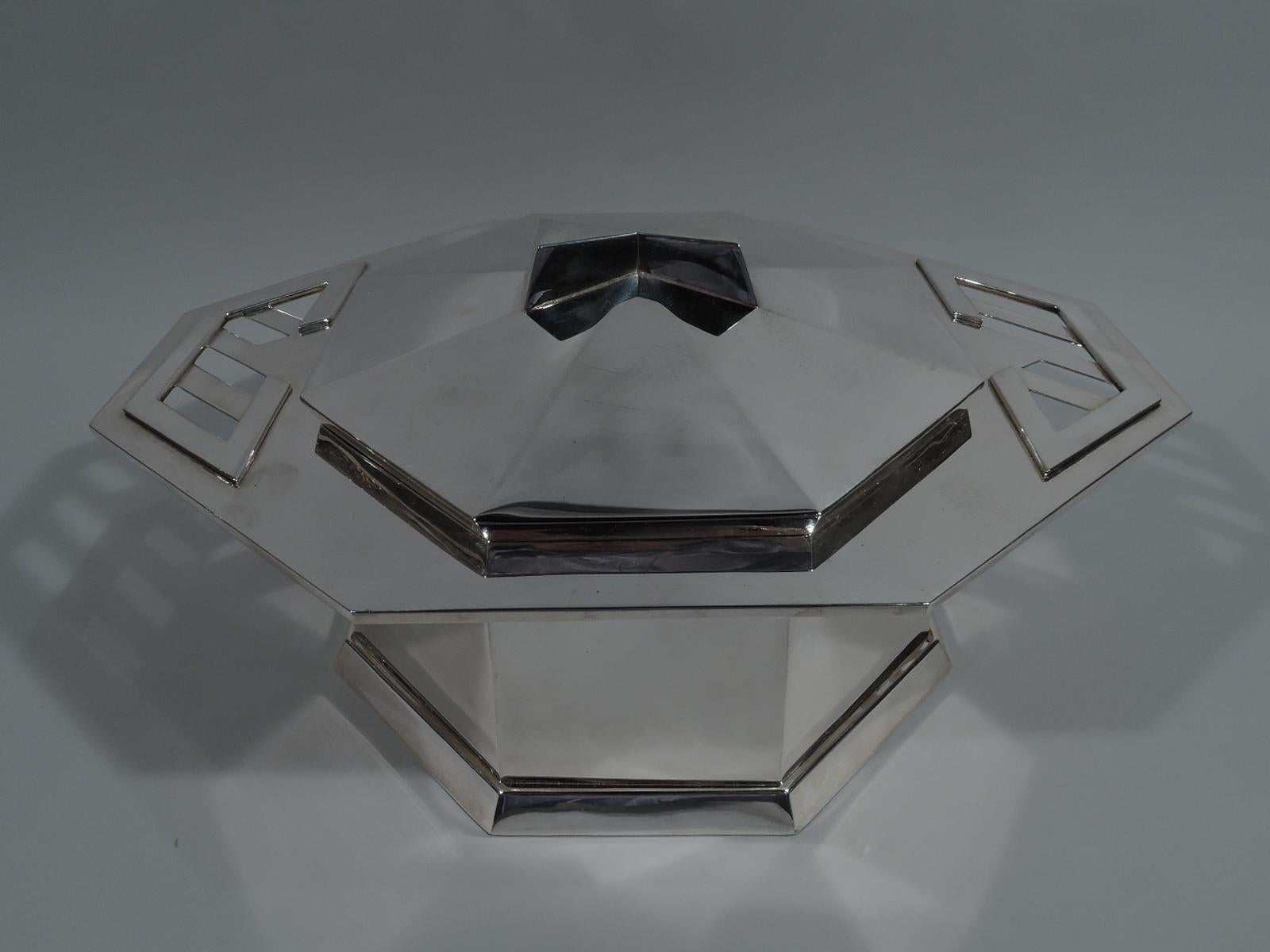 Pair of Tiffany Sterling Silver Covered Tureens by Frank Lloyd Wright In Excellent Condition In New York, NY