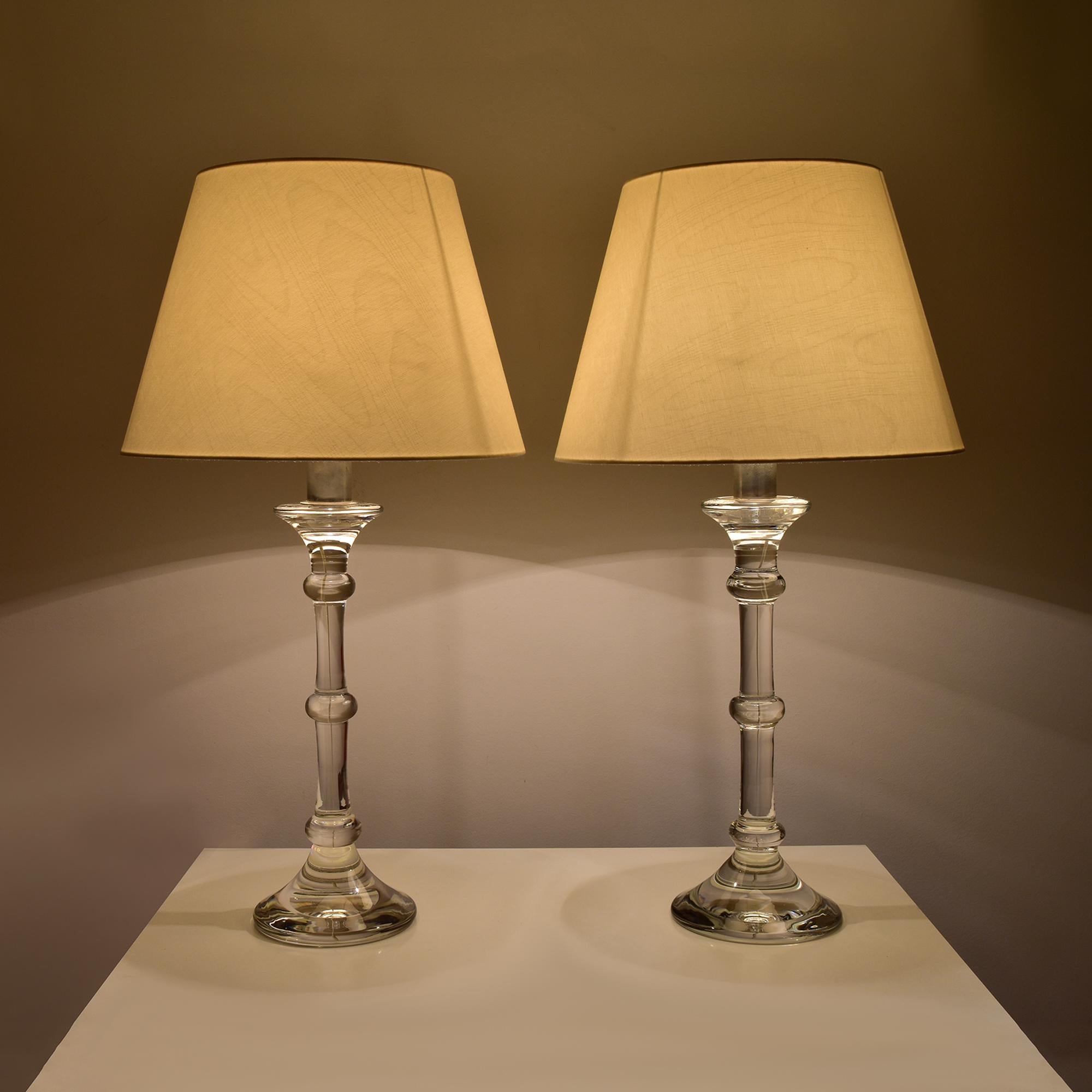 Pareja de lámparas de mesa Tiffany de Ingo Maurer y Val St. Lambert 1969 Alemán en venta