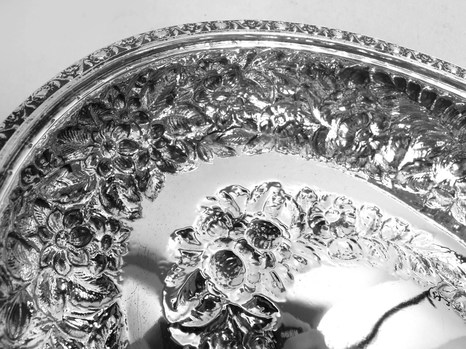 Pareja de Platos para Verduras Cubiertos Tiffany Victorian Classical Repousse en venta 2