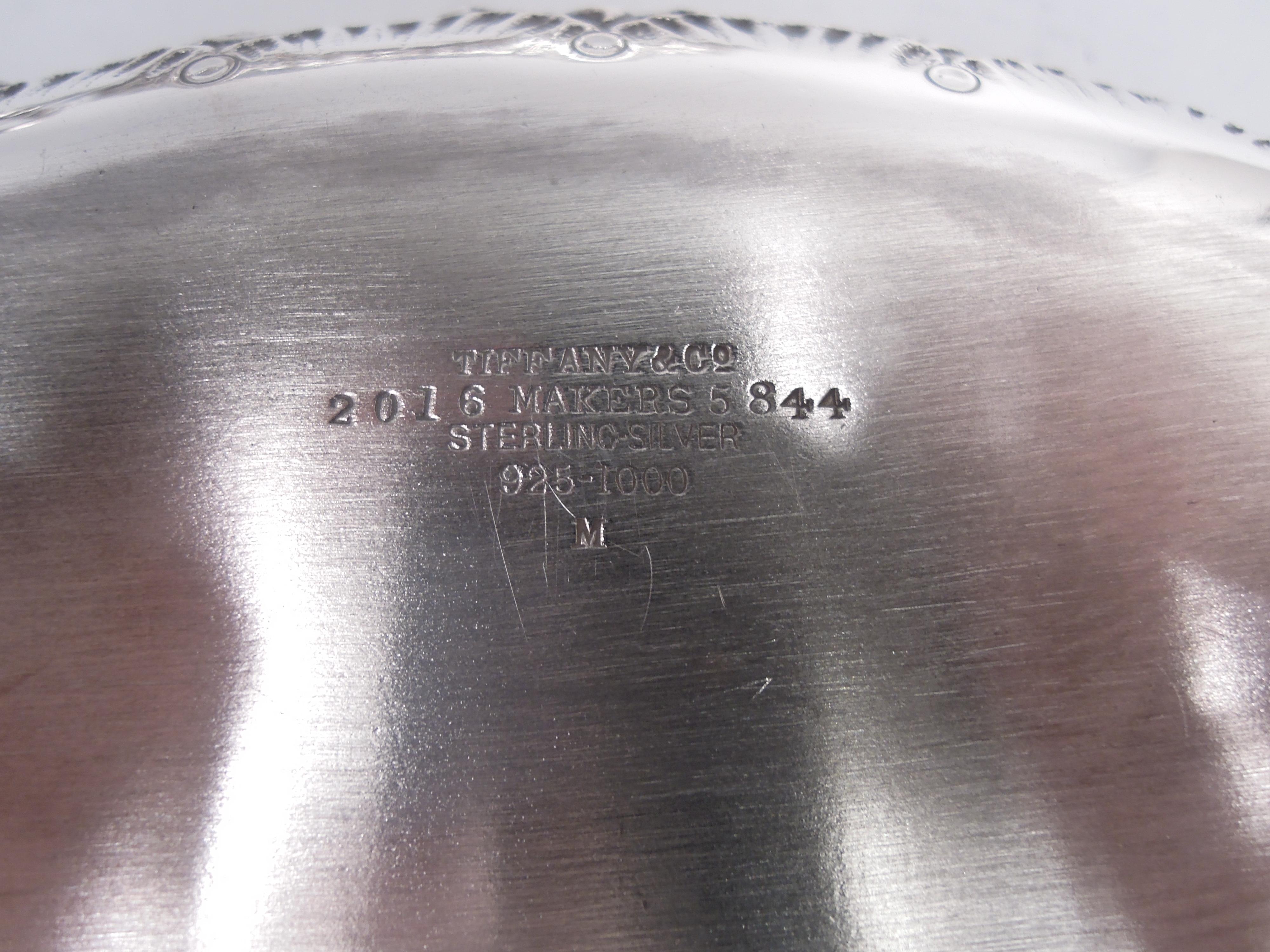 Pareja de Platos para Verduras Cubiertos Tiffany Victorian Classical Repousse en venta 4