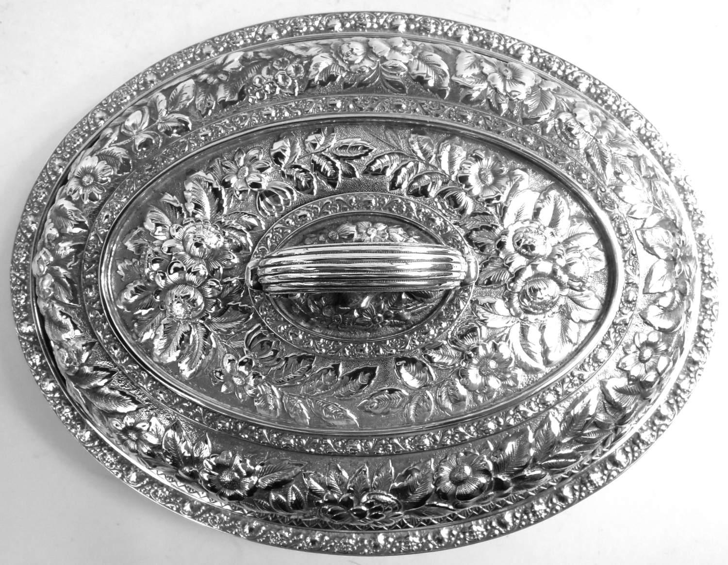 Pareja de Platos para Verduras Cubiertos Tiffany Victorian Classical Repousse Victoriano en venta