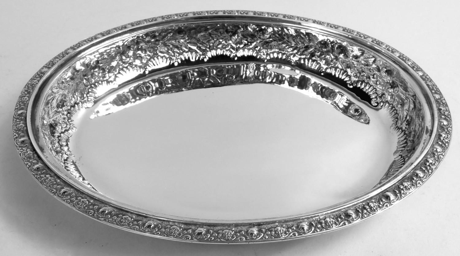 Pareja de Platos para Verduras Cubiertos Tiffany Victorian Classical Repousse Plata esterlina en venta