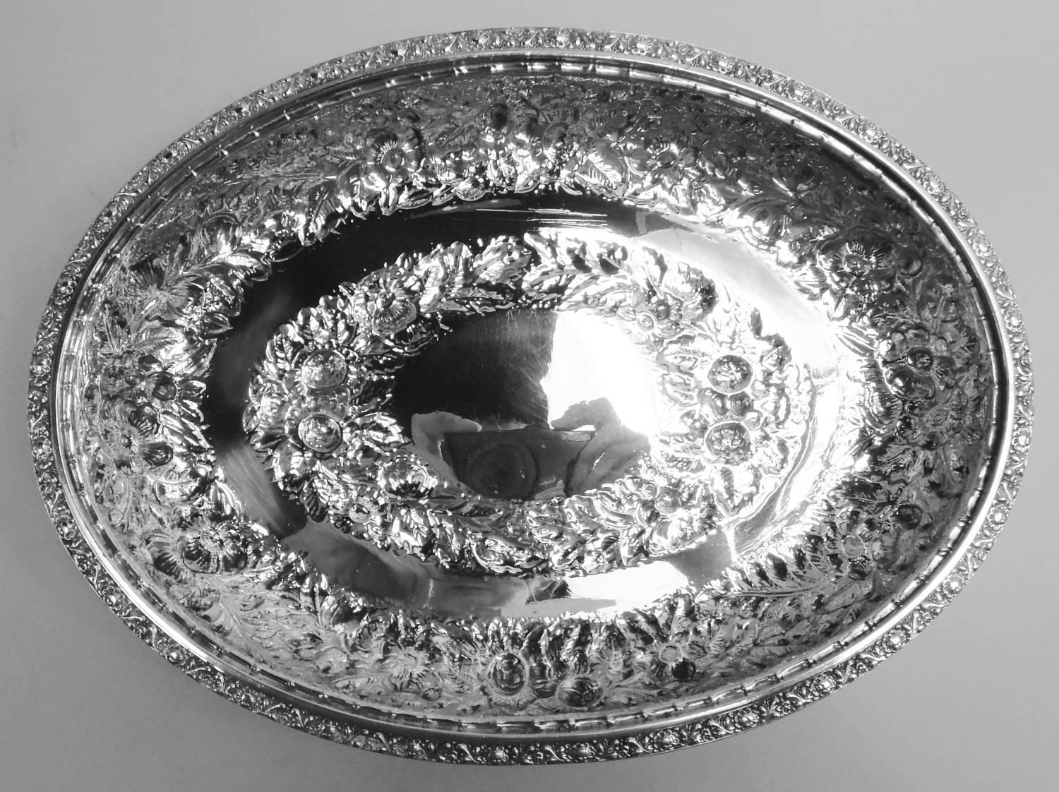 Pareja de Platos para Verduras Cubiertos Tiffany Victorian Classical Repousse en venta 1