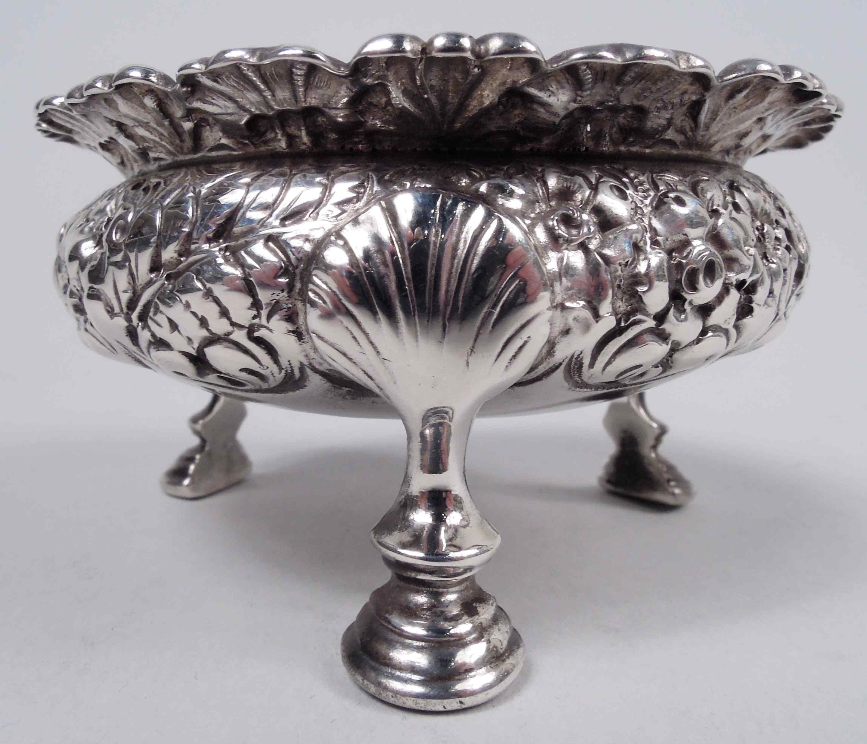 Pair of Tiffany Victorian Classical Sterling Silver Open Salts In Good Condition For Sale In New York, NY