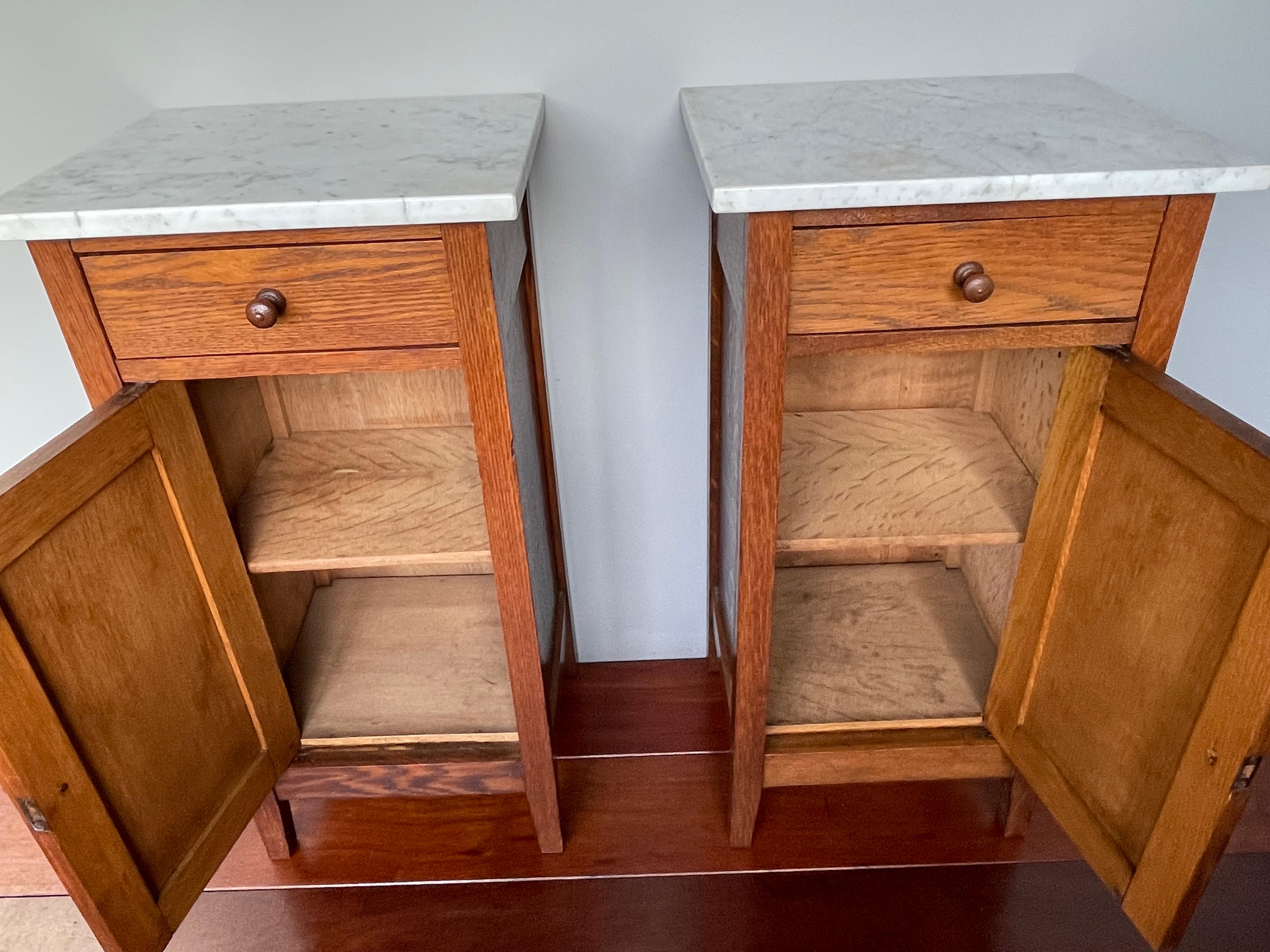 Pair of Tiger Oak Dutch Arts & Crafts Bedside Tables / Nightstands w Marble Tops 3
