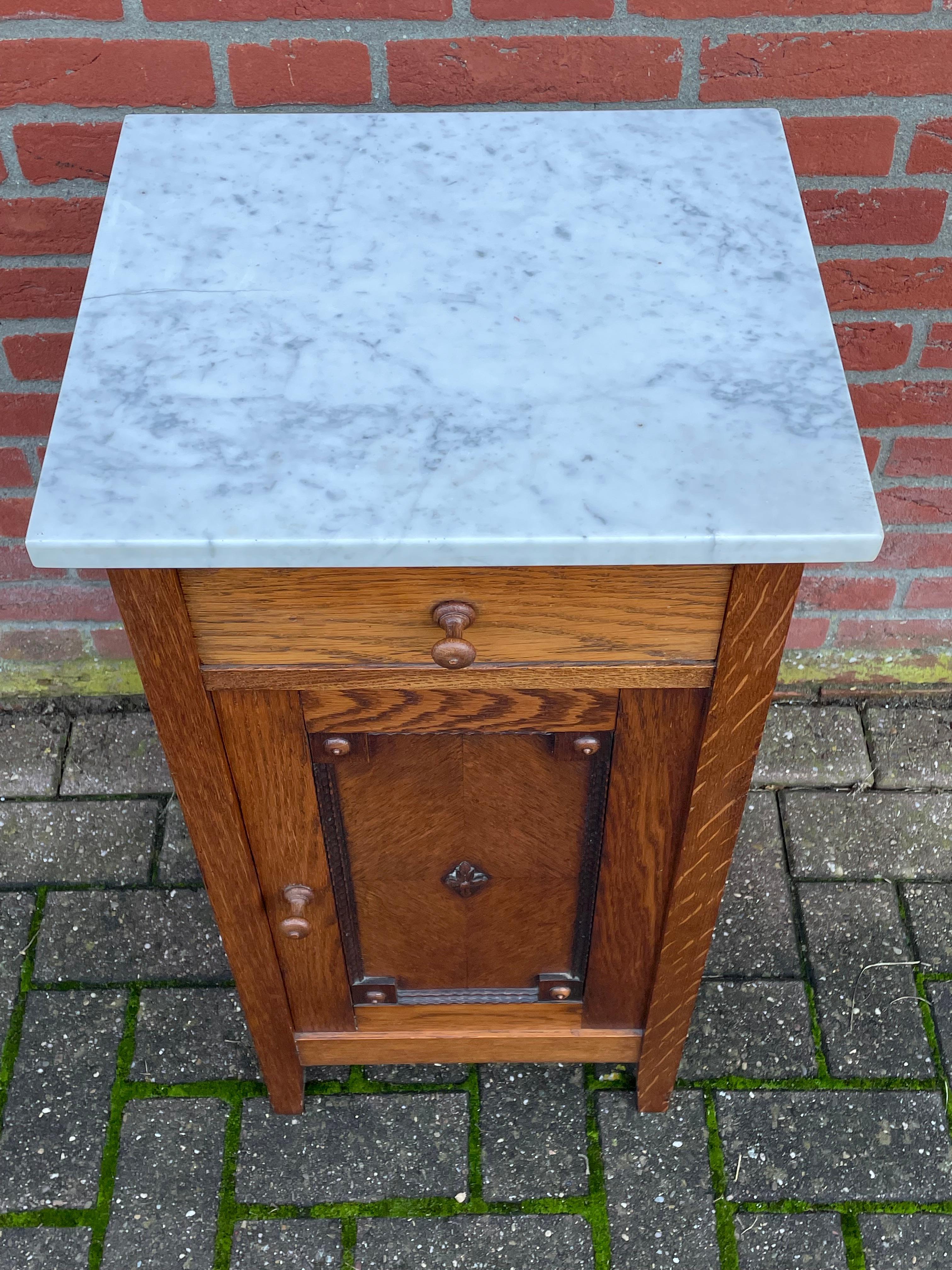 Pair of Tiger Oak Dutch Arts & Crafts Bedside Tables / Nightstands w Marble Tops 9