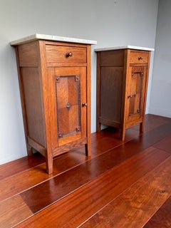 Pair of Tiger Oak Dutch Arts & Crafts Bedside Tables / Nightstands w Marble Tops