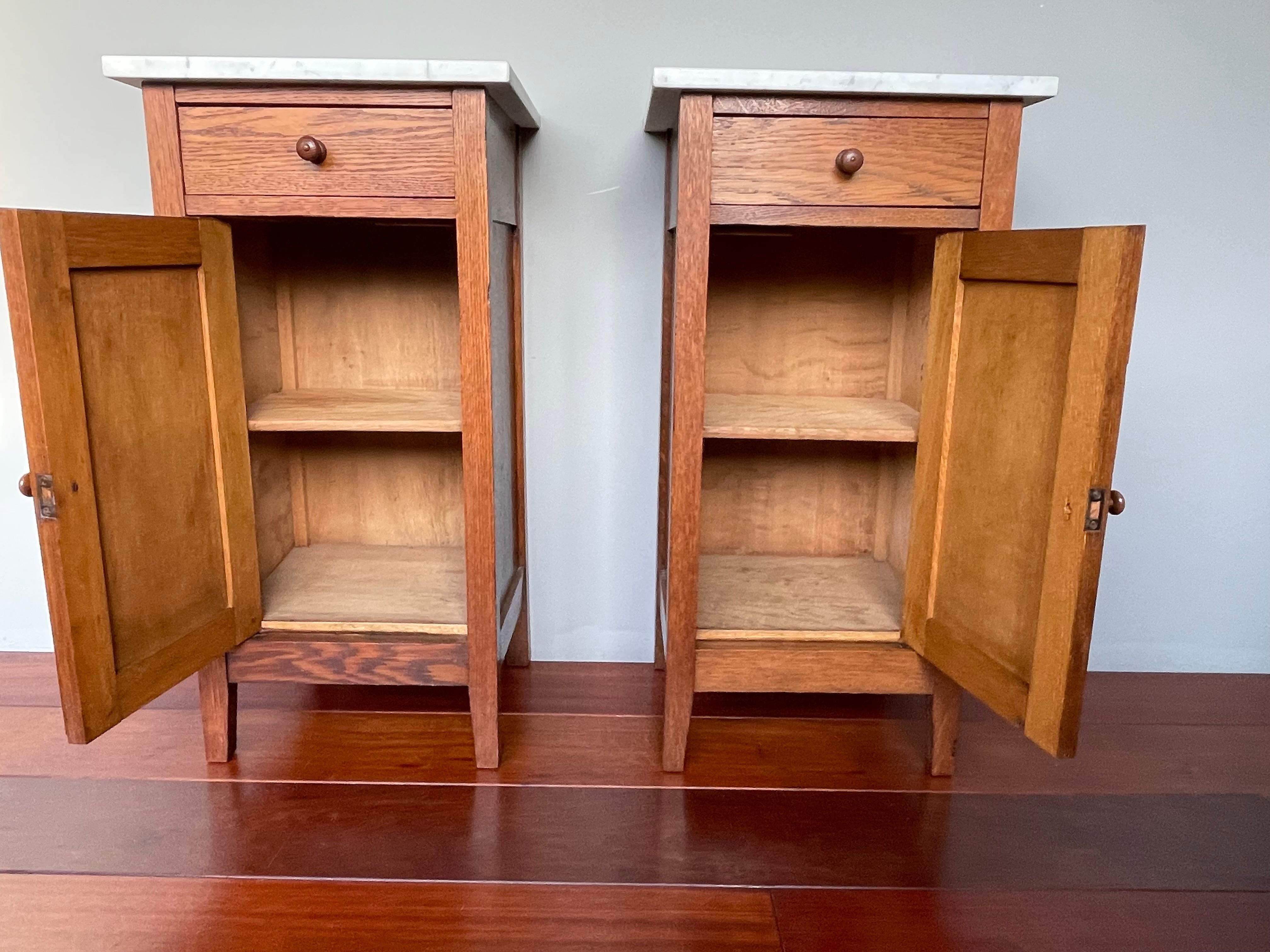 Pair of Tiger Oak Dutch Arts & Crafts Bedside Tables / Nightstands w Marble Tops 10