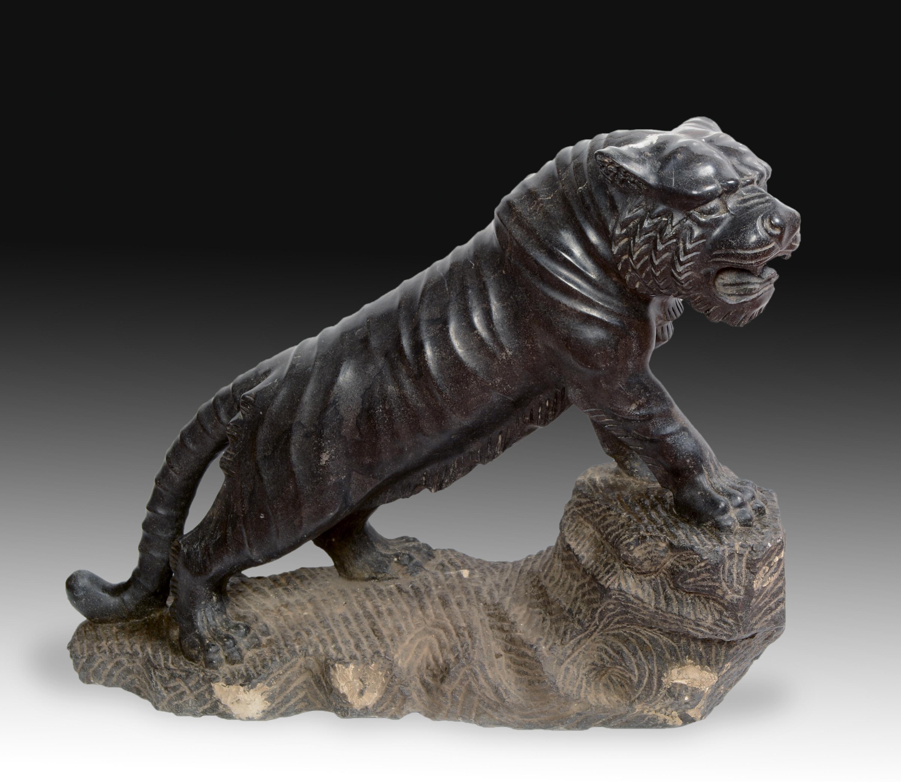 Paire de sculptures en marbre sculpté. 