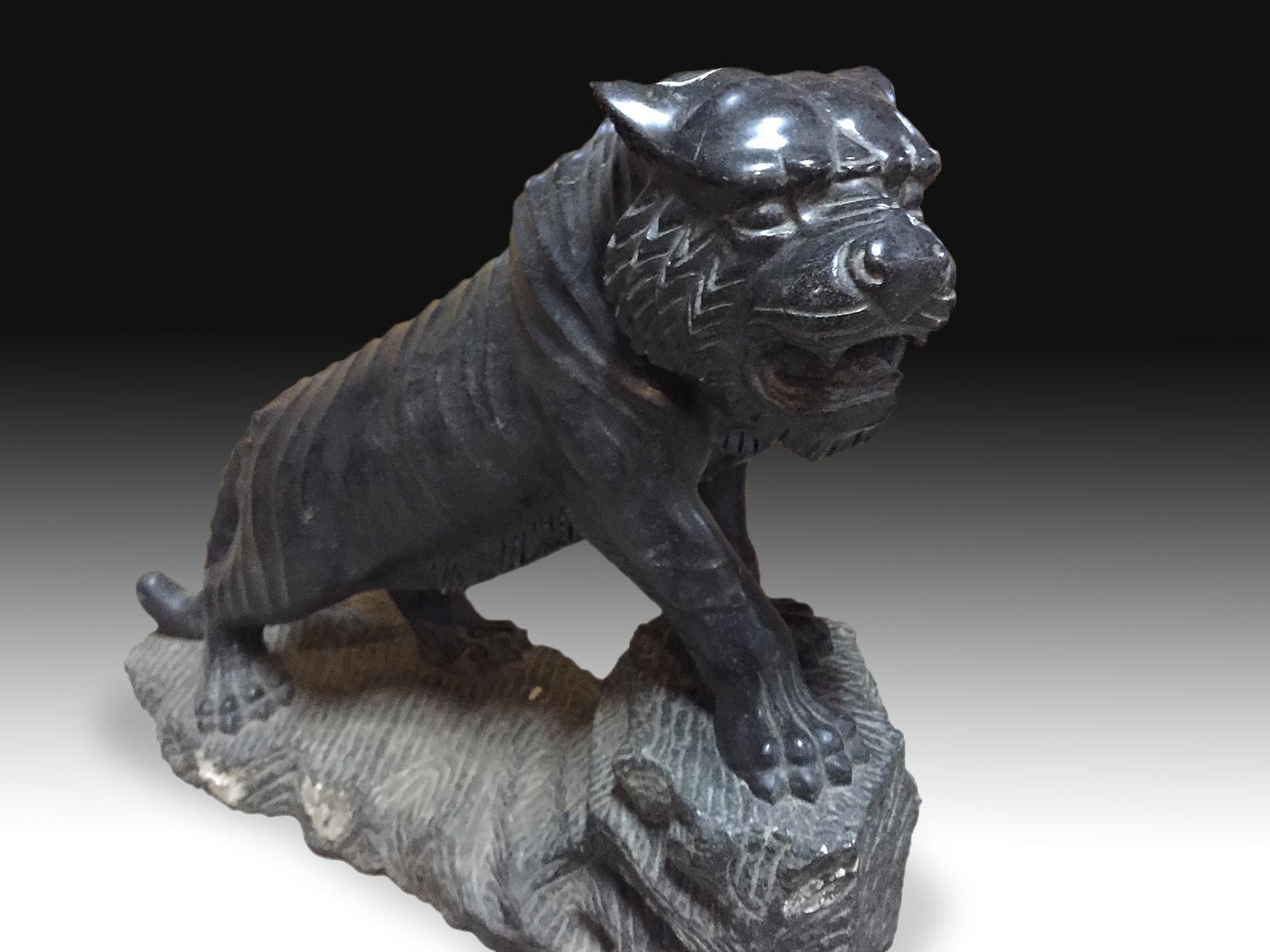 Pair of Tigers, Carved Marble, 20th Century, after Oriental Models For Sale 1