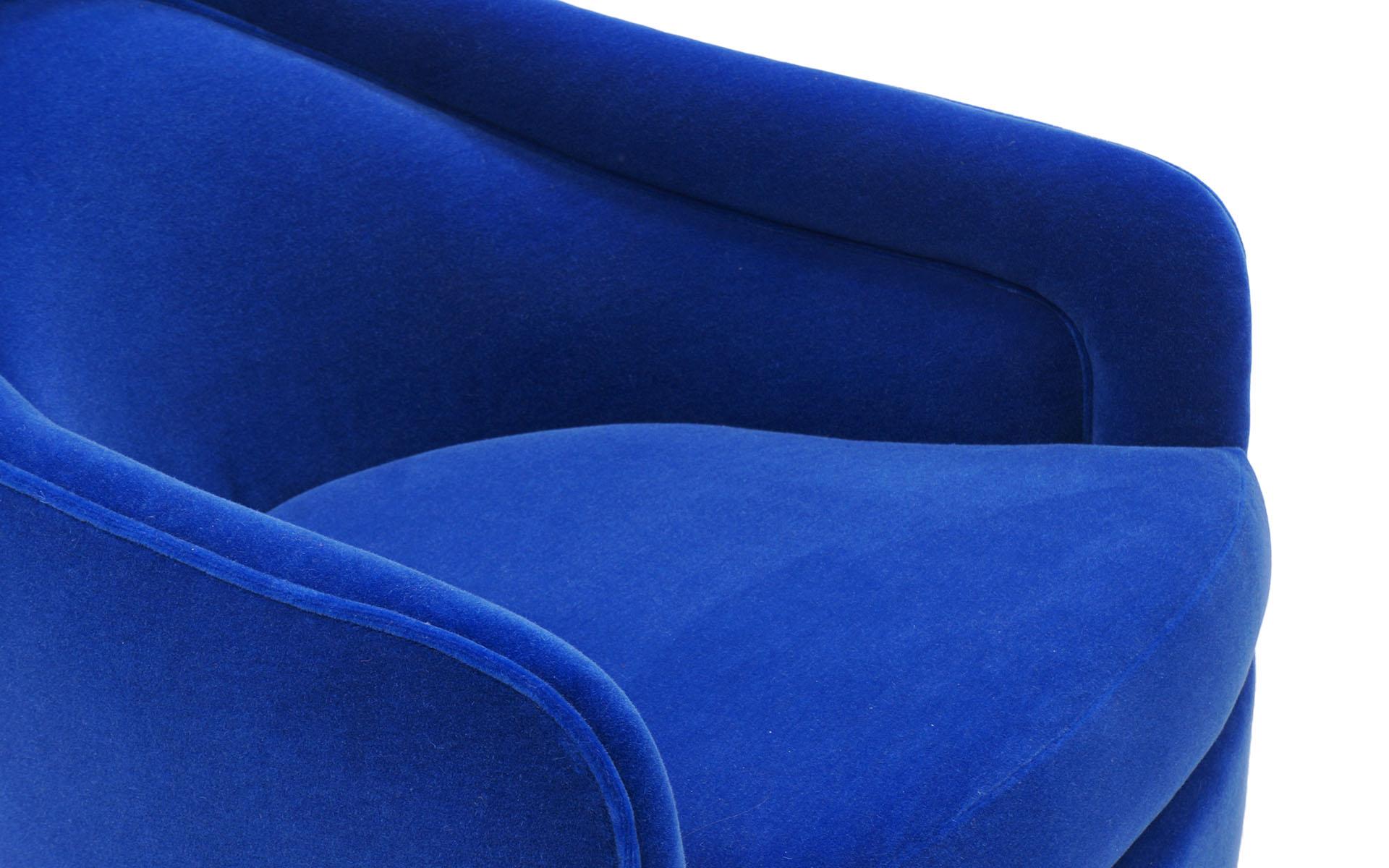 Pair of Tilt Swivel Club Chairs in Blue Mohair by Milo Baughman, Exceptional Set 1