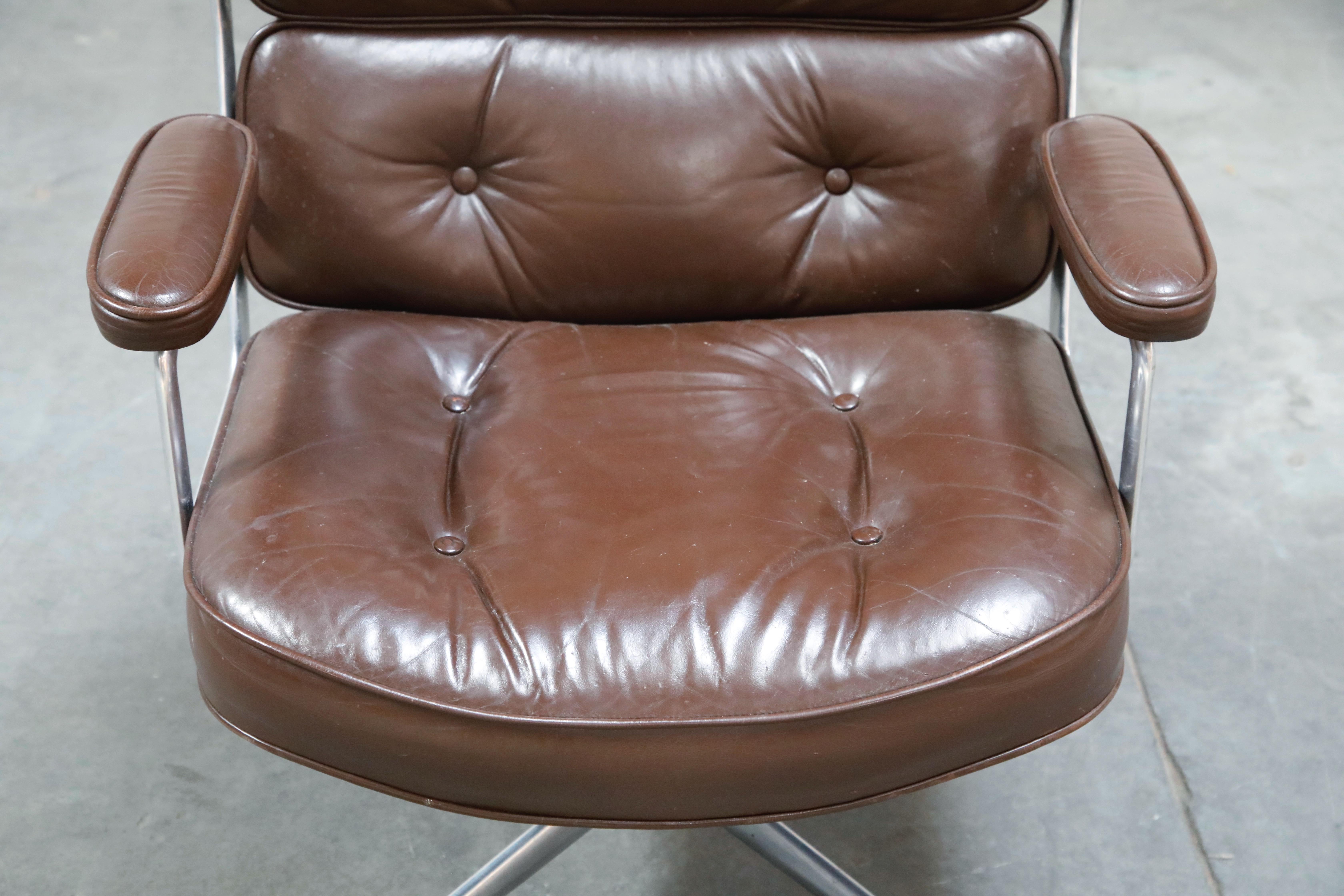 Ein Paar Time Life 'Lobby' Stühle von Charles Eames für Herman Miller 1970er Jahre signiert 3