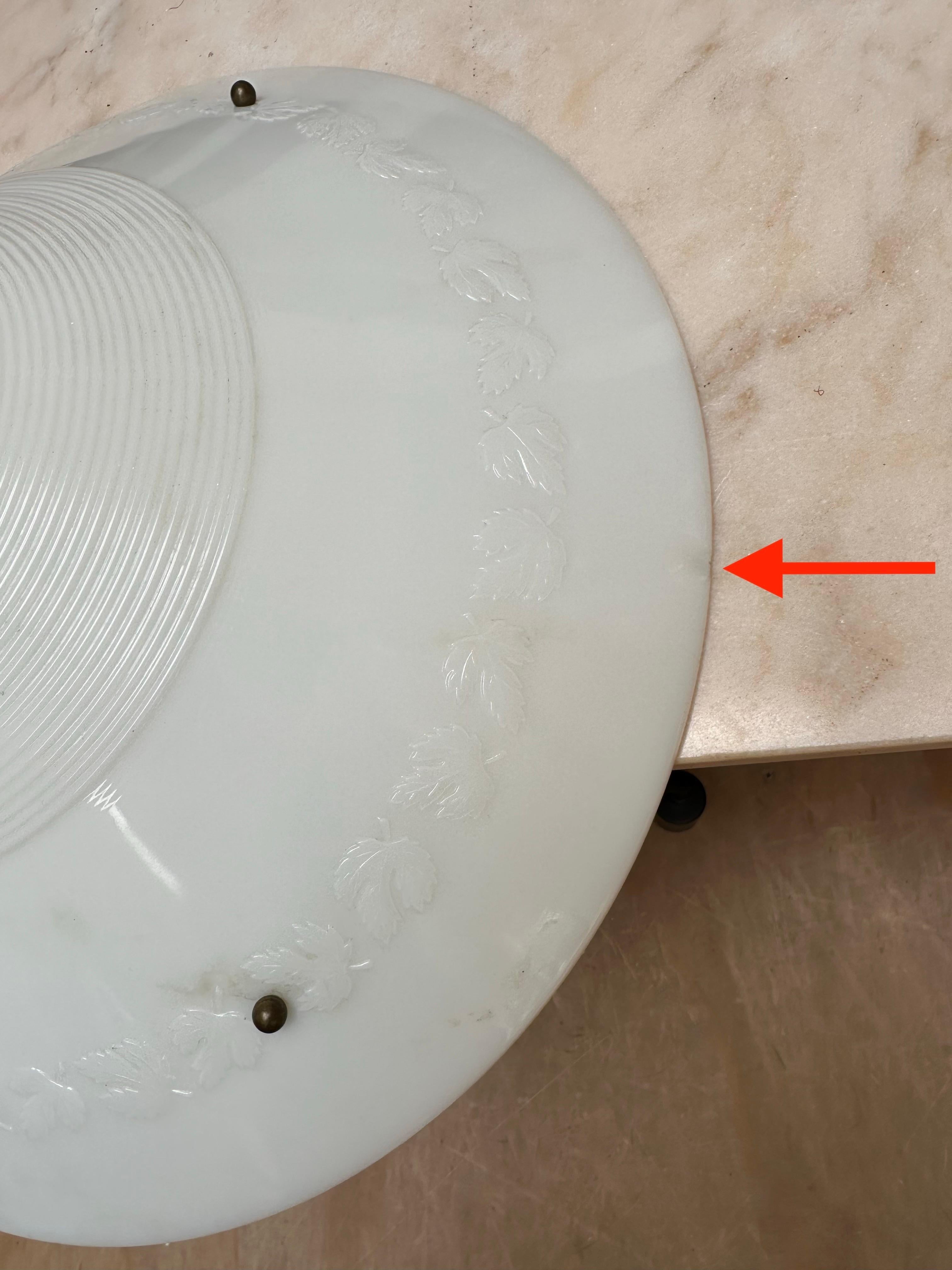 Rara coppia di lampade a sospensione a forma di ciotola in vetro pressato Art Deco di forma splendida e senza tempo in vendita 11
