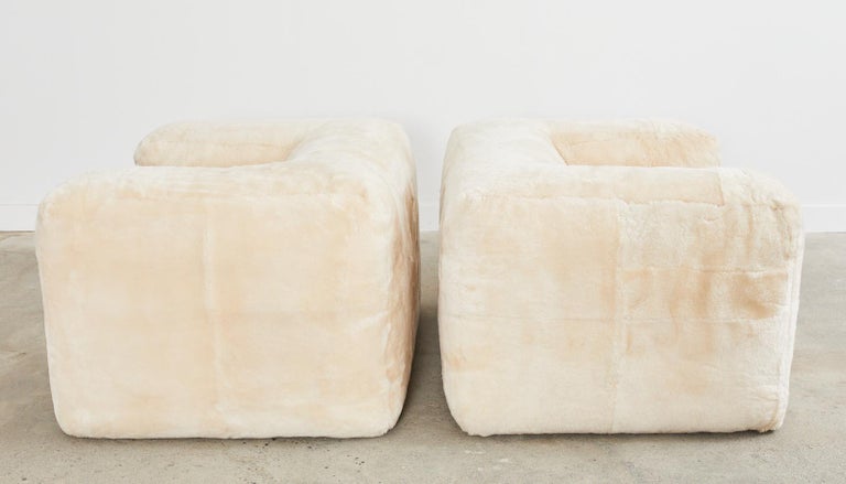 https://a.1stdibscdn.com/pair-of-timothy-oulton-for-restoration-hardware-sheepskin-lounge-chairs-for-sale-picture-8/f_15552/f_294739921657205019776/Cube_Chairs_9_master.jpg?width=768