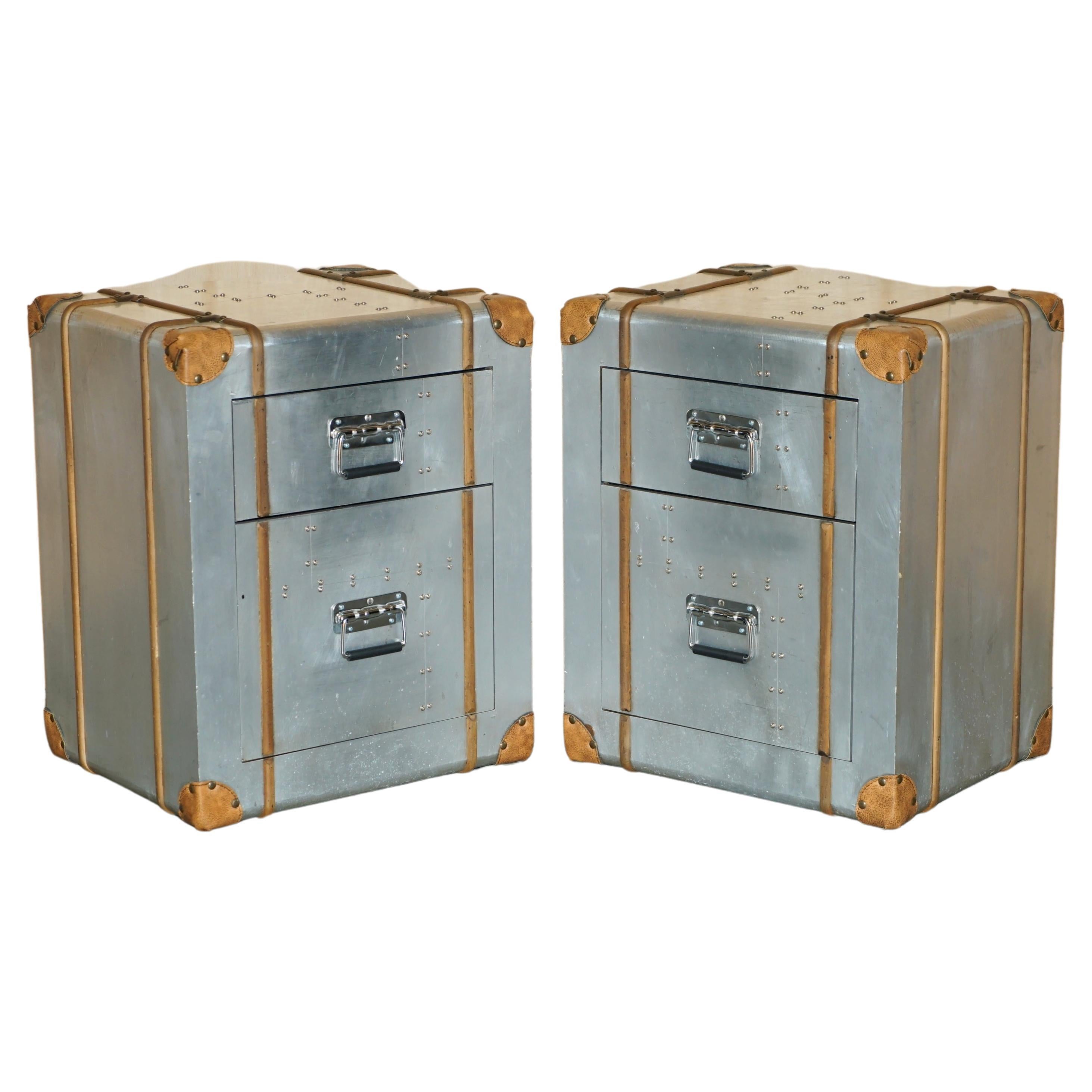 PAIR OF TIMOTHY OULTON Style GLOBETREKKER ALUMINIUM & BROWN LEATHER SiDE TabLES im Angebot