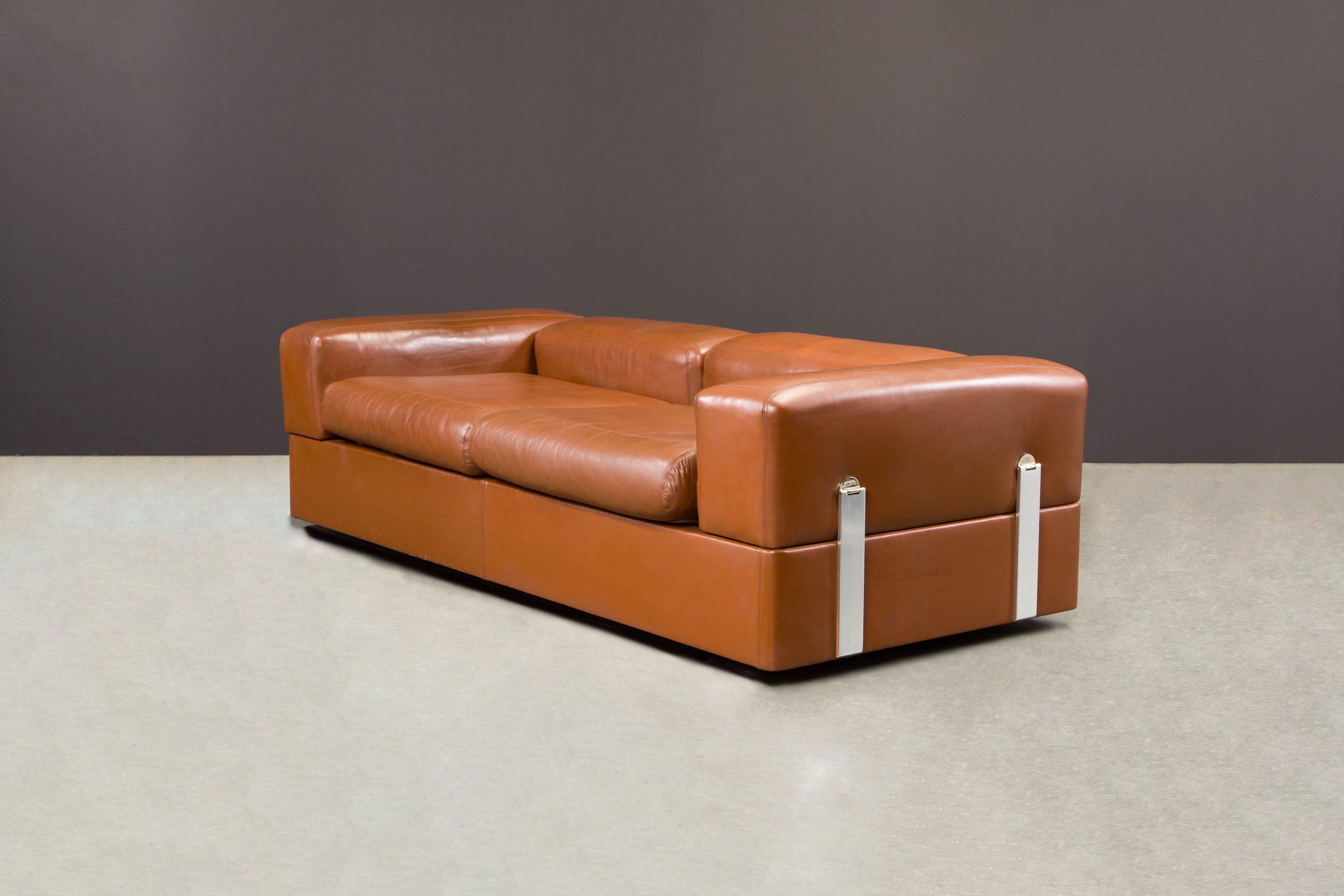 Pair of Tito Agnoli Leather Convertible Sofas for Cinova, 1960s Italy, Signed In Good Condition In Los Angeles, CA