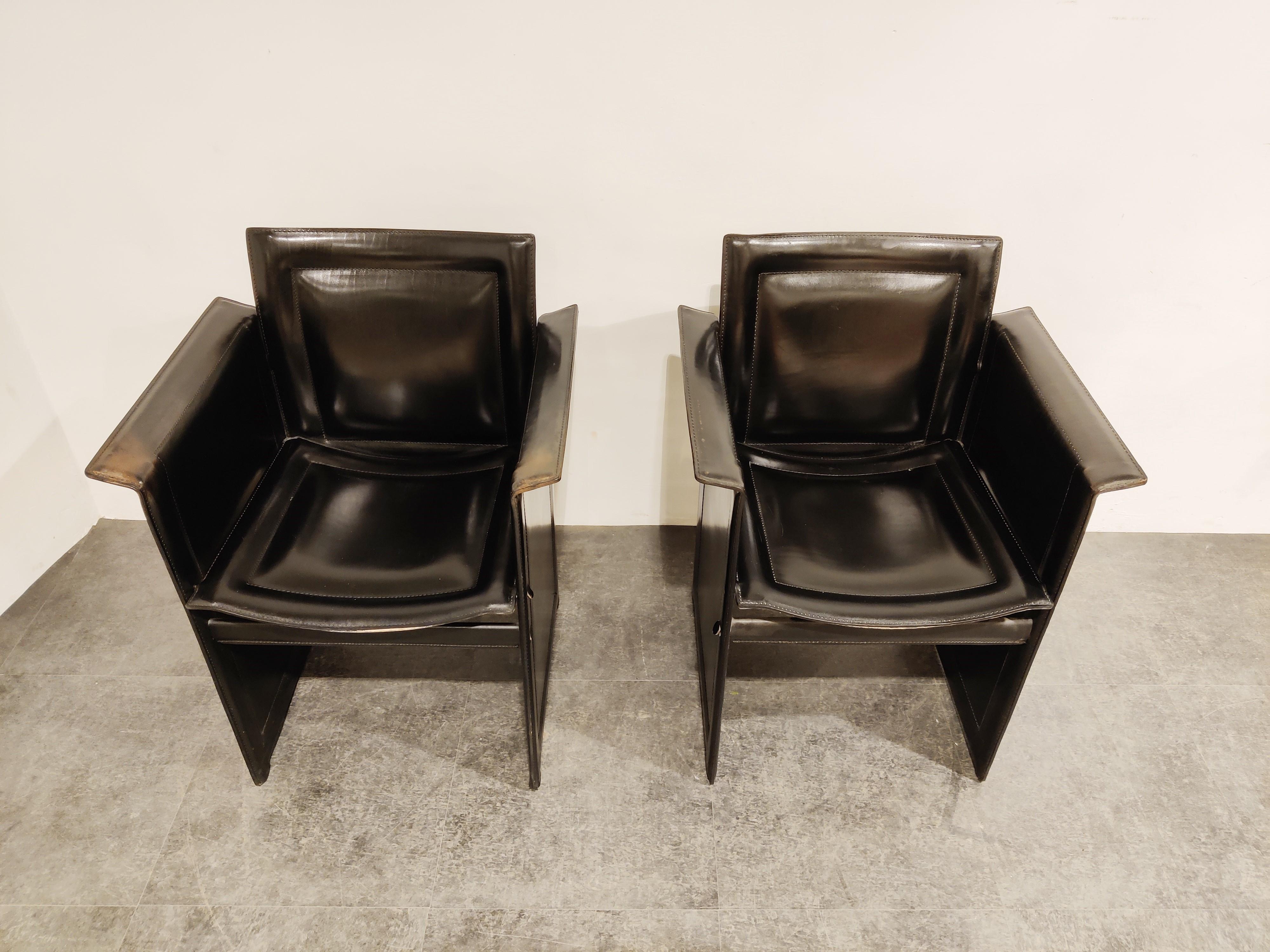 Pair of leather side or dining chairs designed by Tito Agnoli for Matteo Grassi. - Model Korium

Nicely manufactured pair of chairs completely upholstered with black leather. 

These are great as a pair to fill an empty space in a living room or