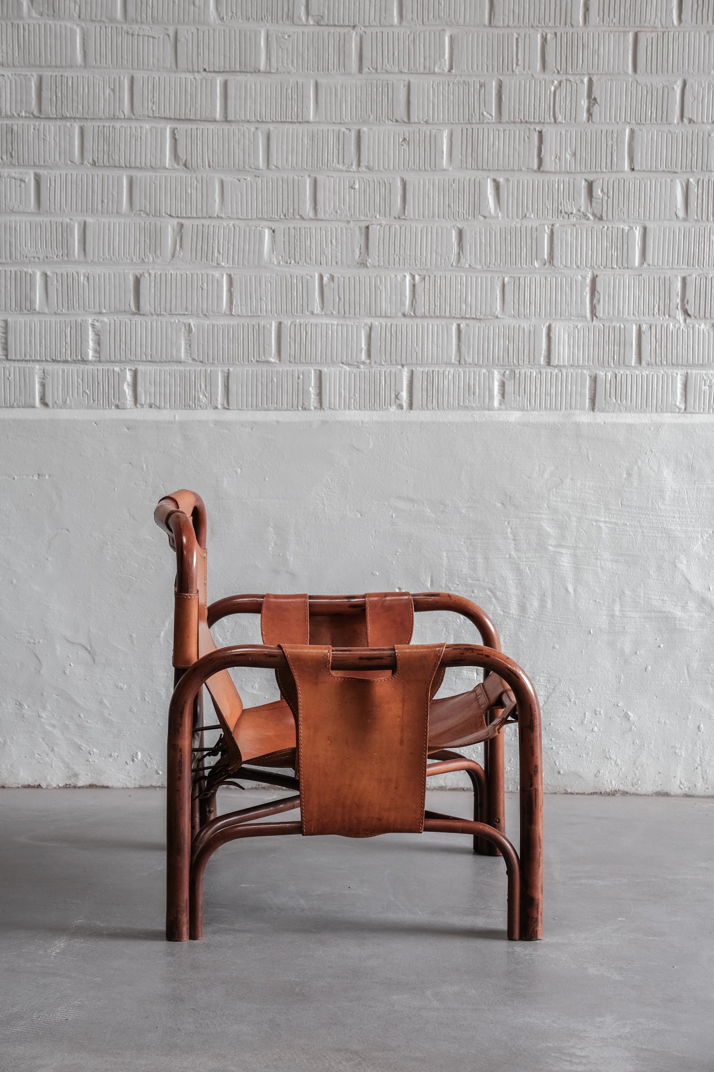 20th Century Pair of Tito Agnoli safari lounge chairs for Bonacina 1960 with original leather For Sale