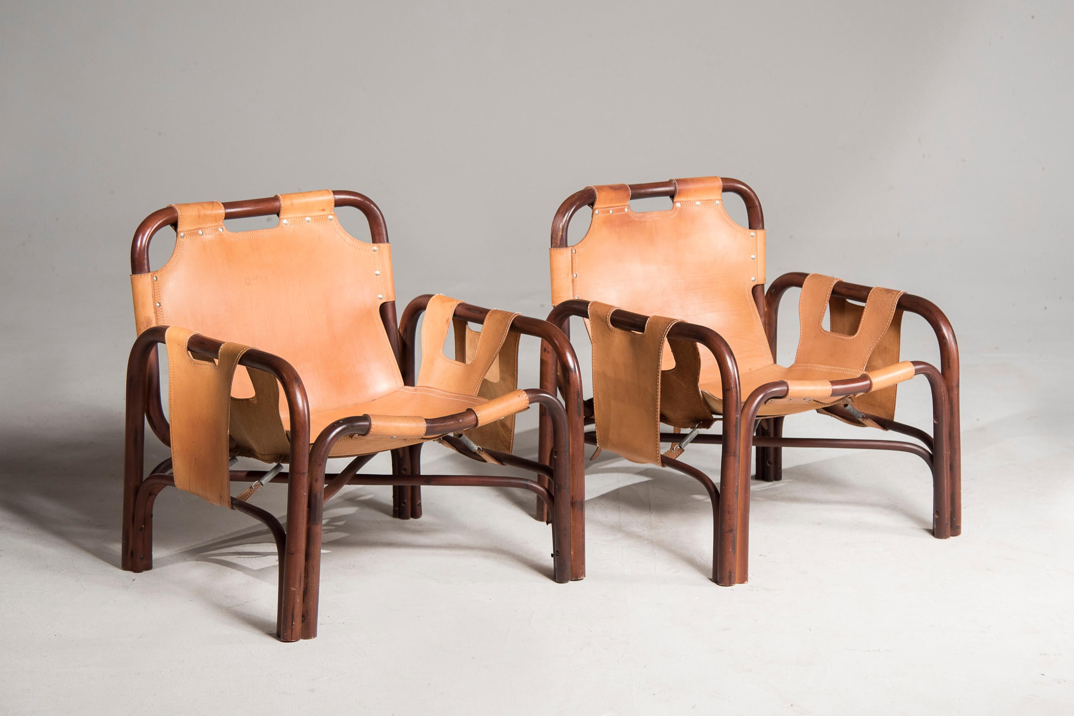 Ein Paar Tito Agnoli-Sessel aus Holz und Leder 9