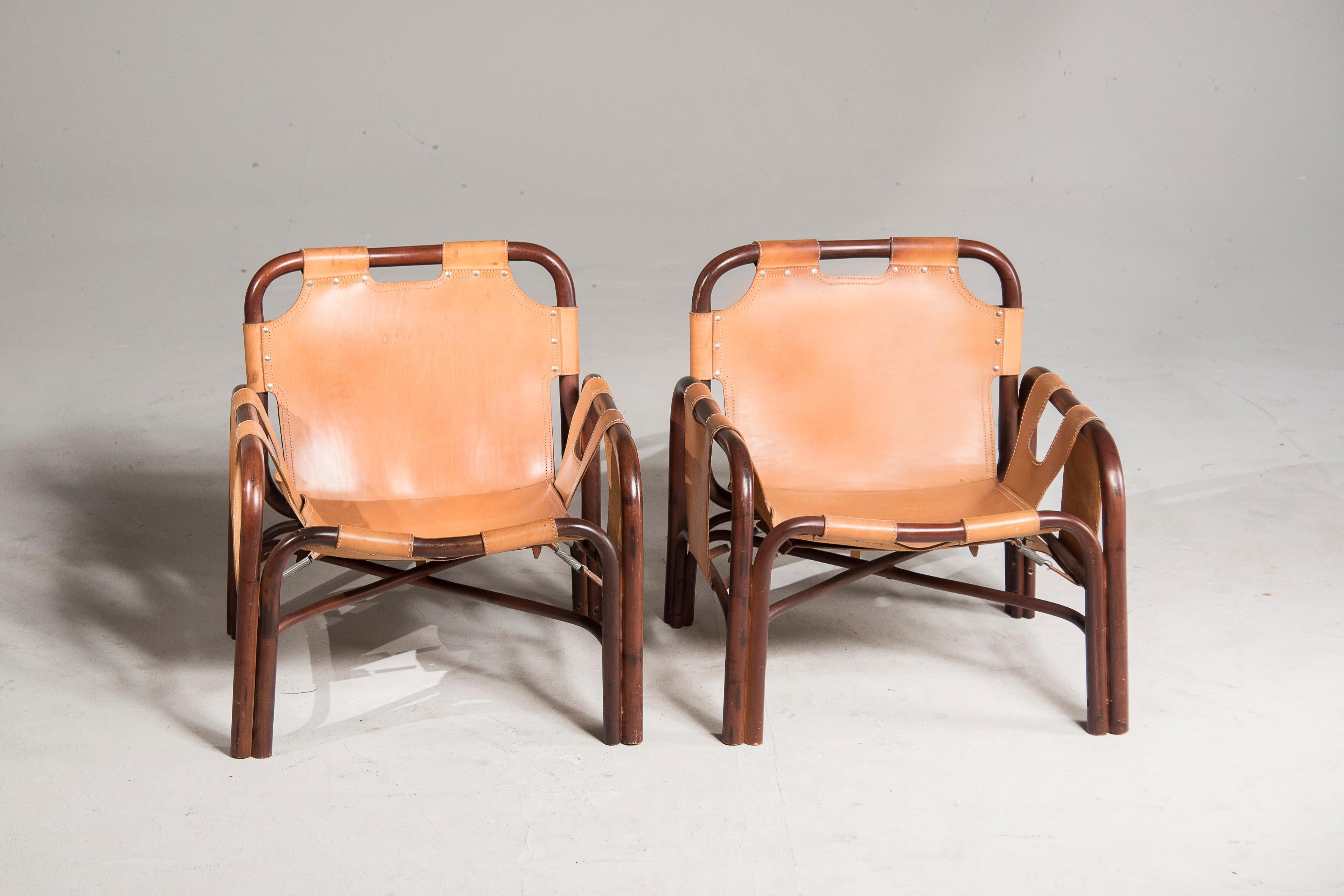 Ein Paar Tito Agnoli-Sessel aus Holz und Leder 10