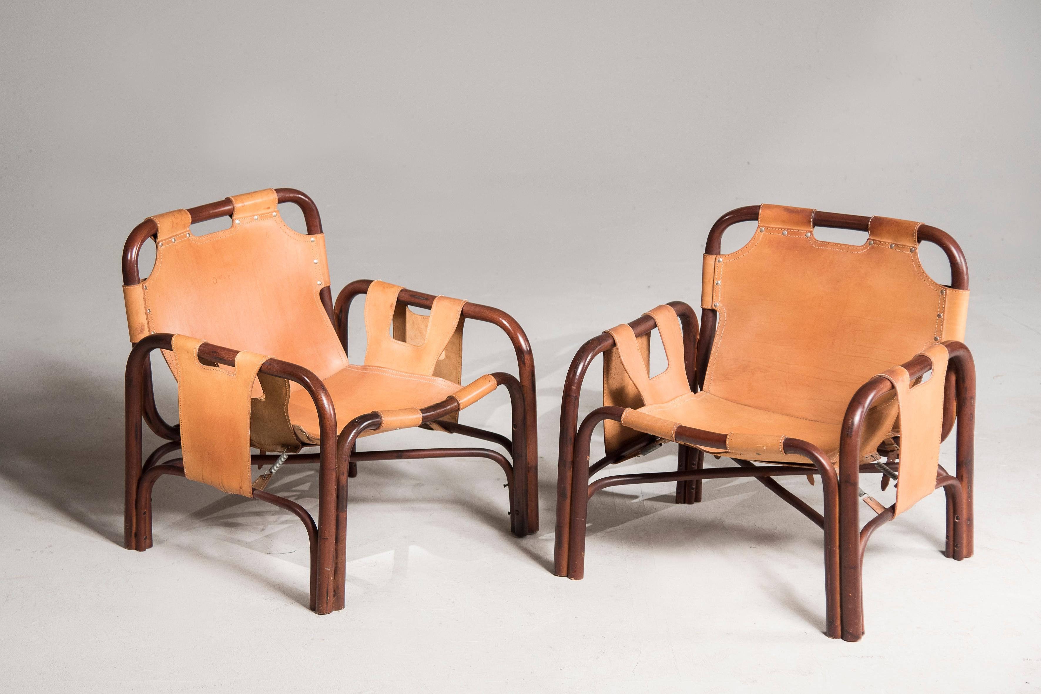 Ein Paar Tito Agnoli-Sessel aus Holz und Leder 11