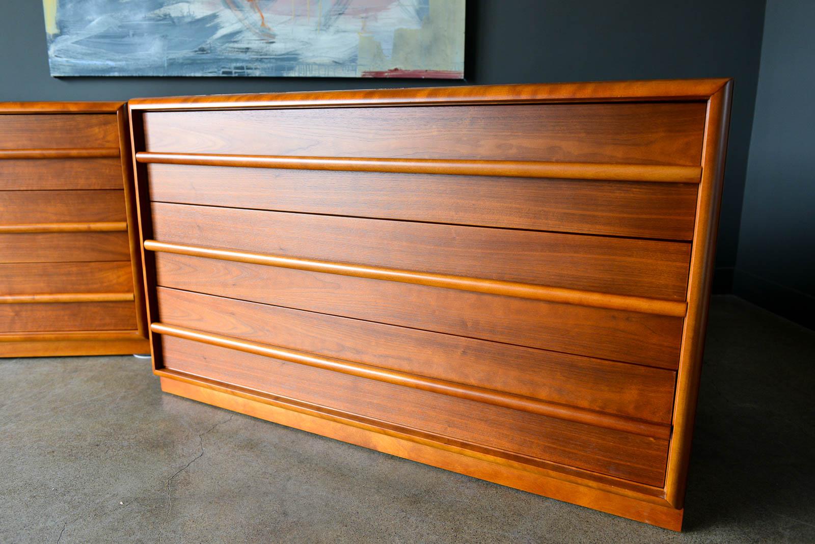 Pair of T.H. Robsjohn-Gibbings for Widdicomb Walnut Dressers, circa 1955 In Excellent Condition In Costa Mesa, CA