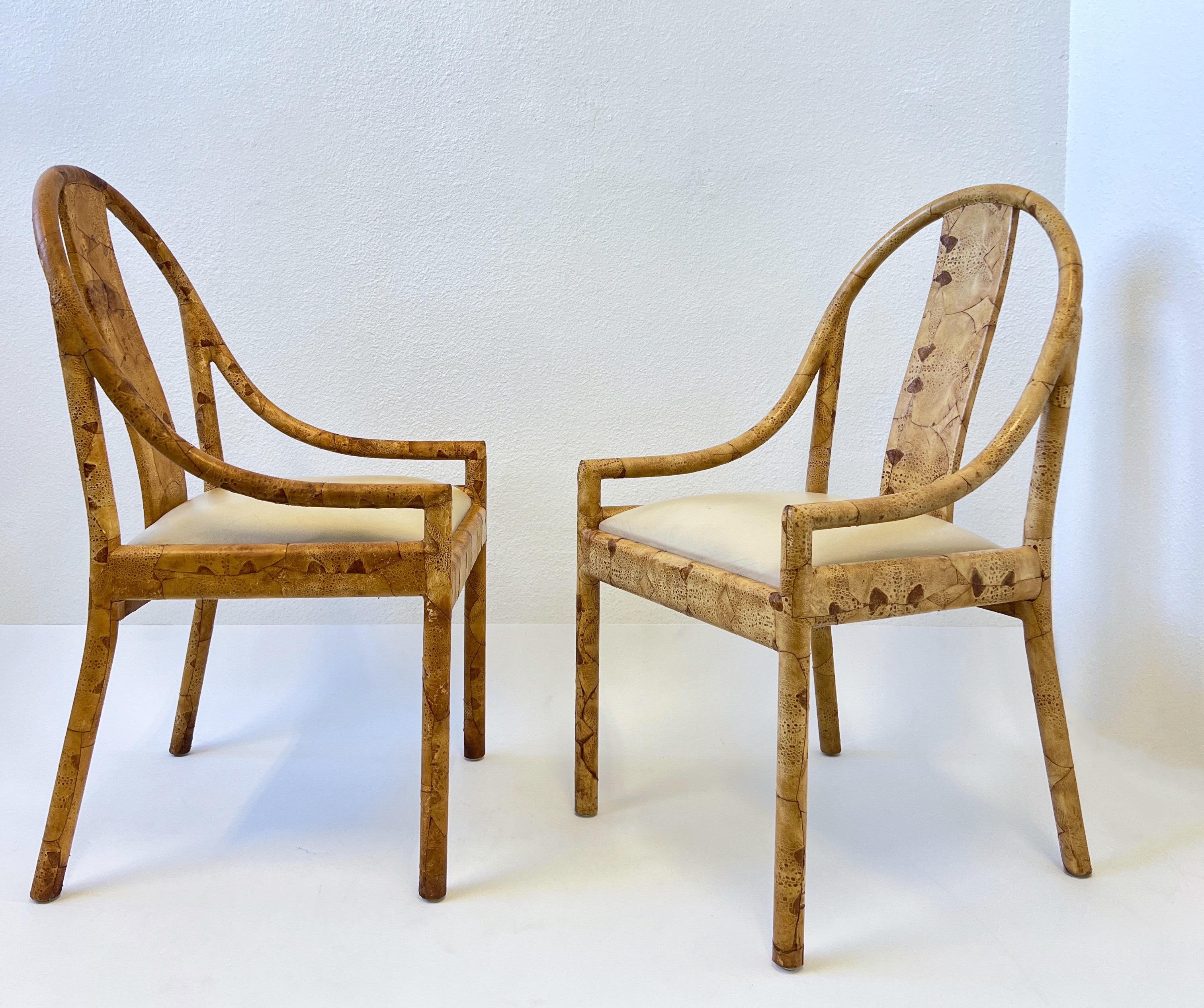 Cuir Paire de fauteuils Crapaud en cuir patchwork en vente