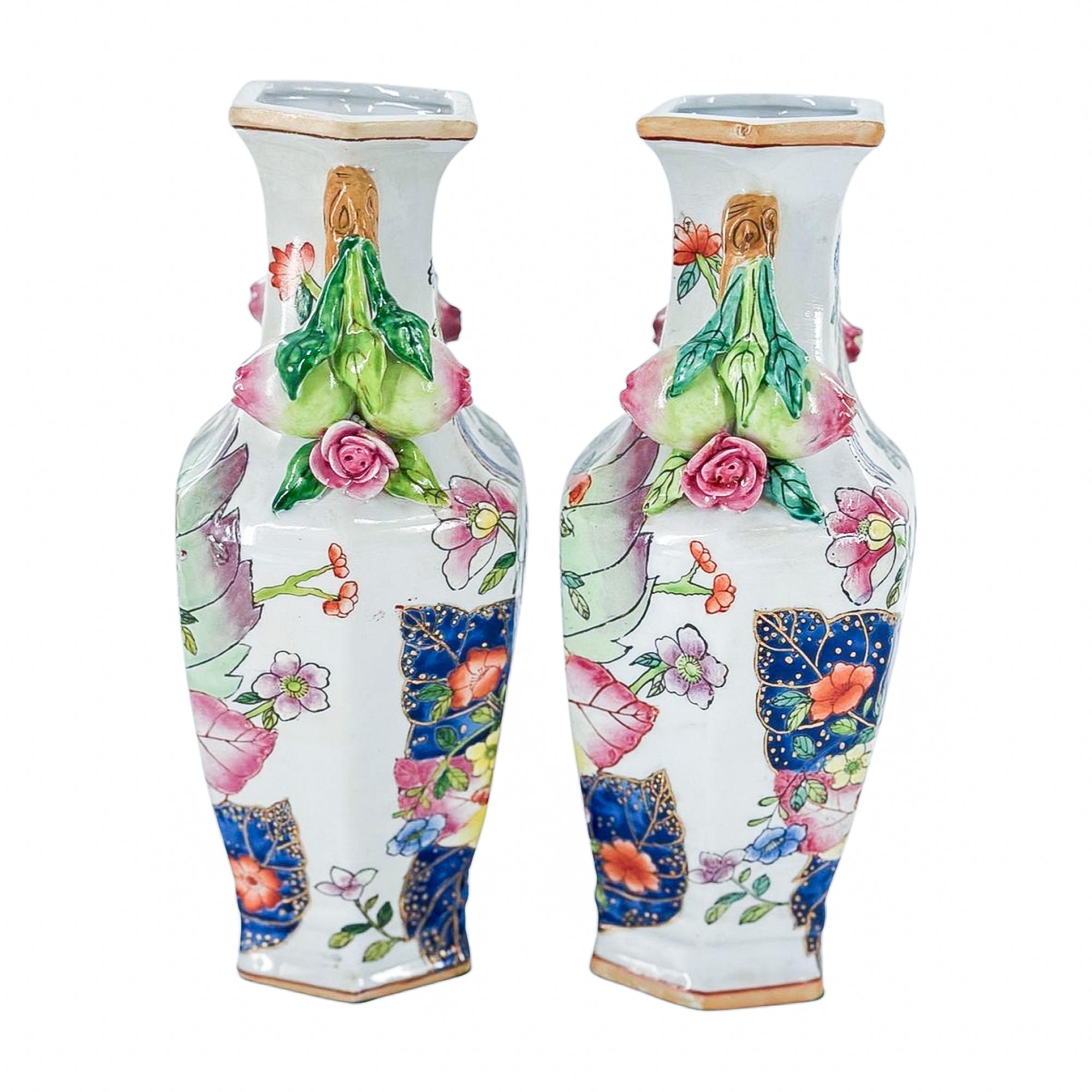 20th Century Pair of Tobacco Leaf Vases For Sale