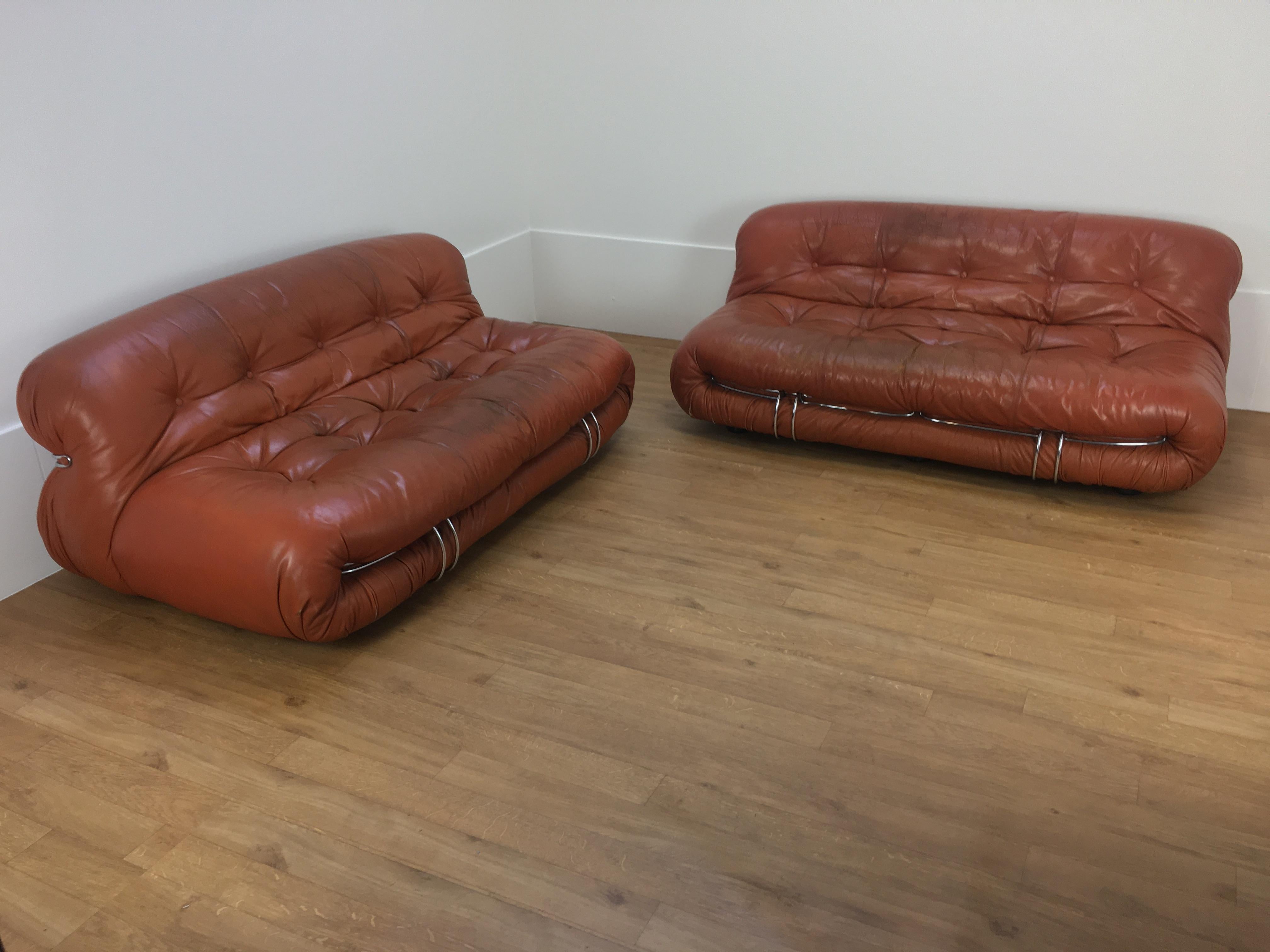 Original pair of Soriana sofas designed by Afra & Tobia Scarpa in 1969. These are vintage ones, manufactured in the 70's in Italy by Cassina. They haven't been renovated, they're in their original condition, it's up to you to decide what kind of
