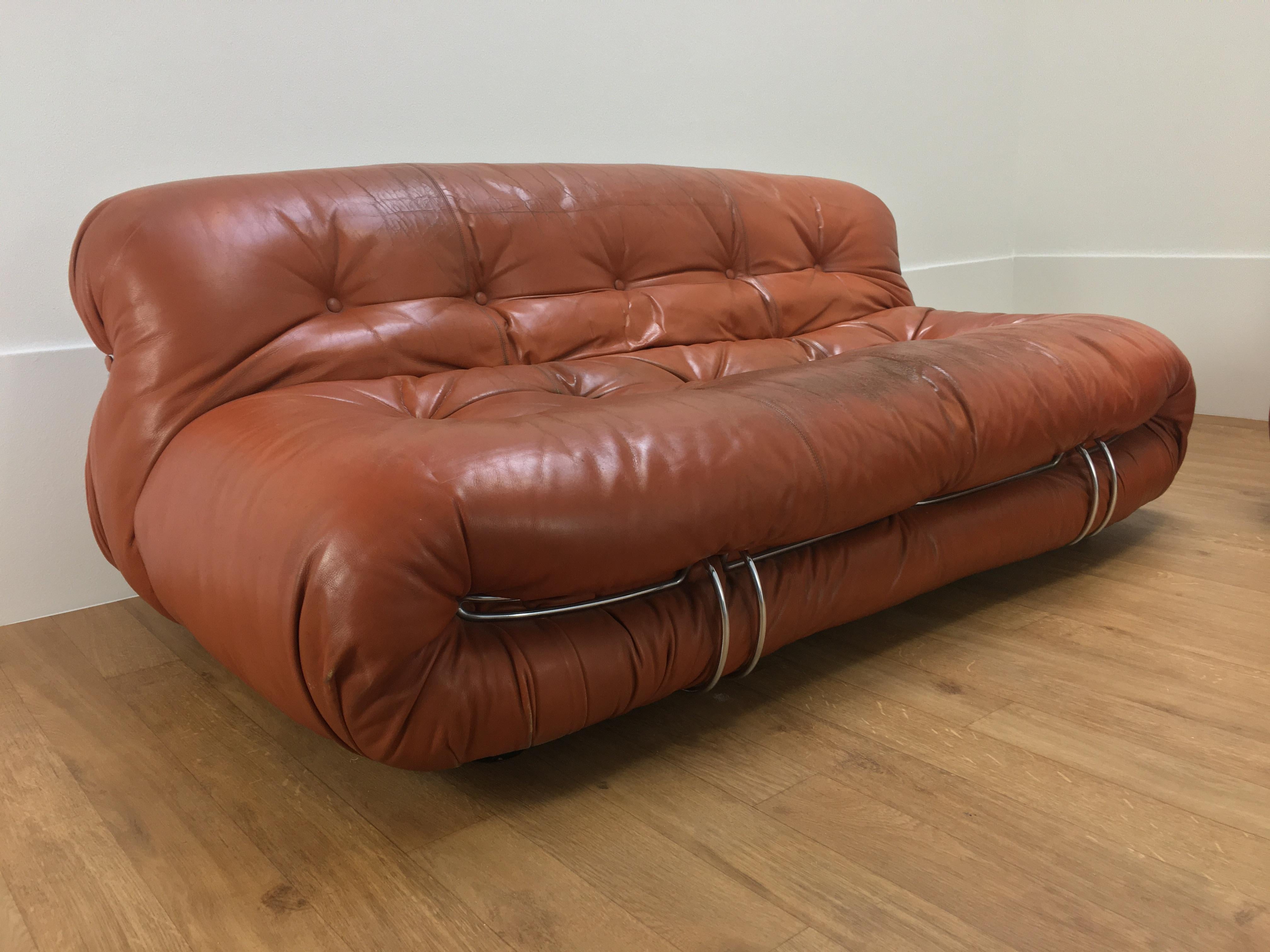 Italian Pair of Tobia Scarpa Soriana sofas for Cassina, 2 seatings, cognac leather For Sale