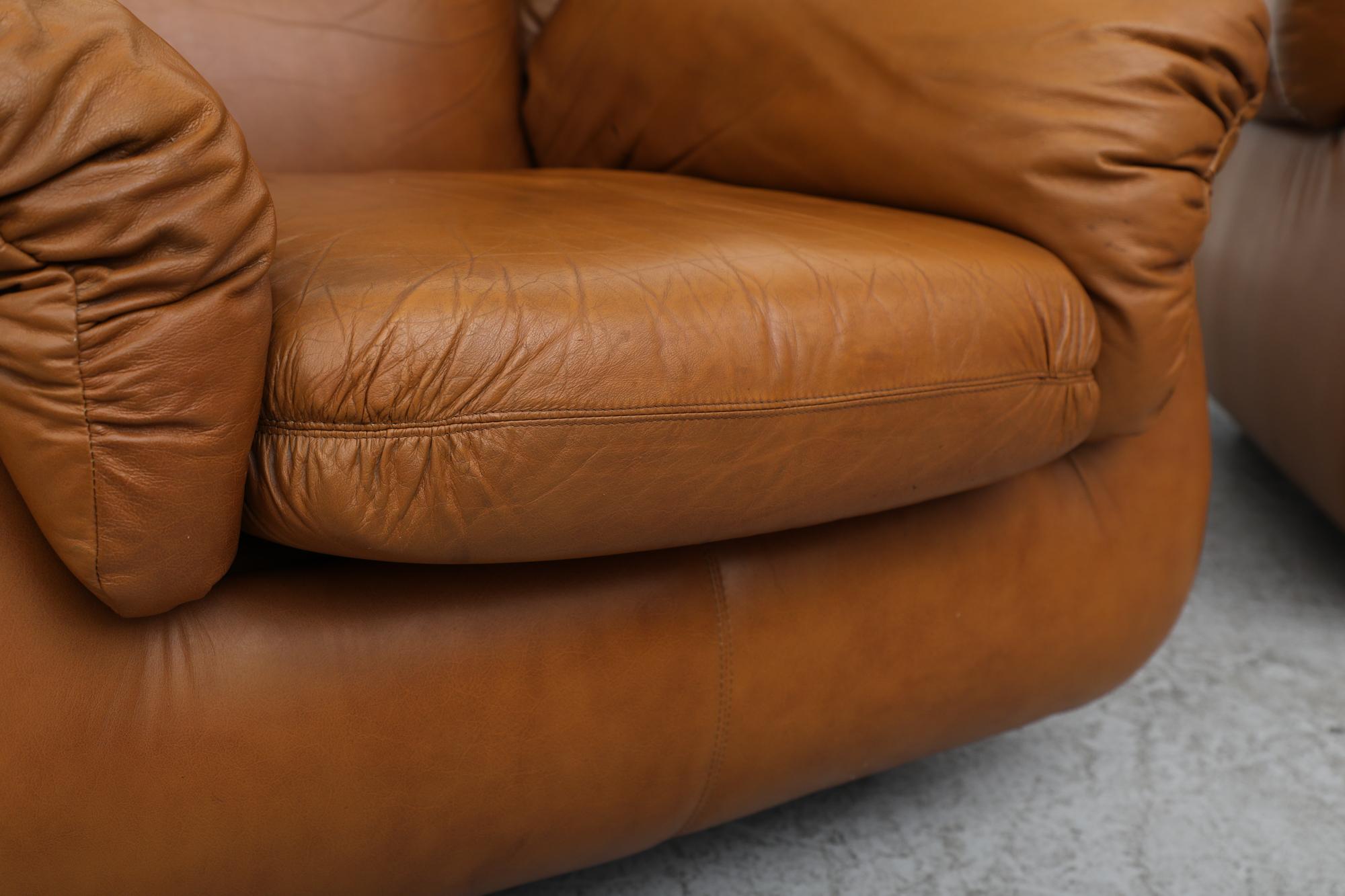 Paar Loungesessel aus cognacfarbenem Leder im Tobia Scarpa-Stil aus Kunstleder im Angebot 8