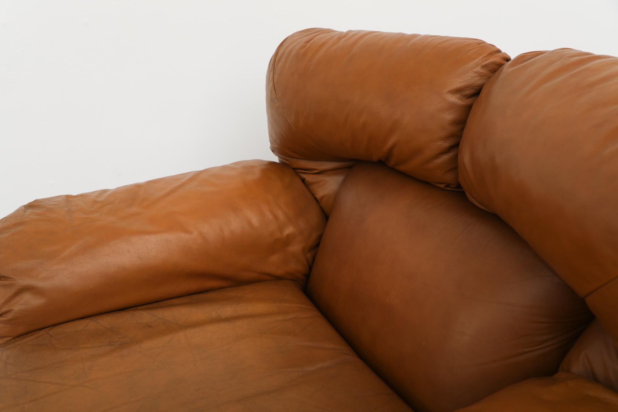 Paar Loungesessel aus cognacfarbenem Leder im Tobia Scarpa-Stil aus Kunstleder im Angebot 11