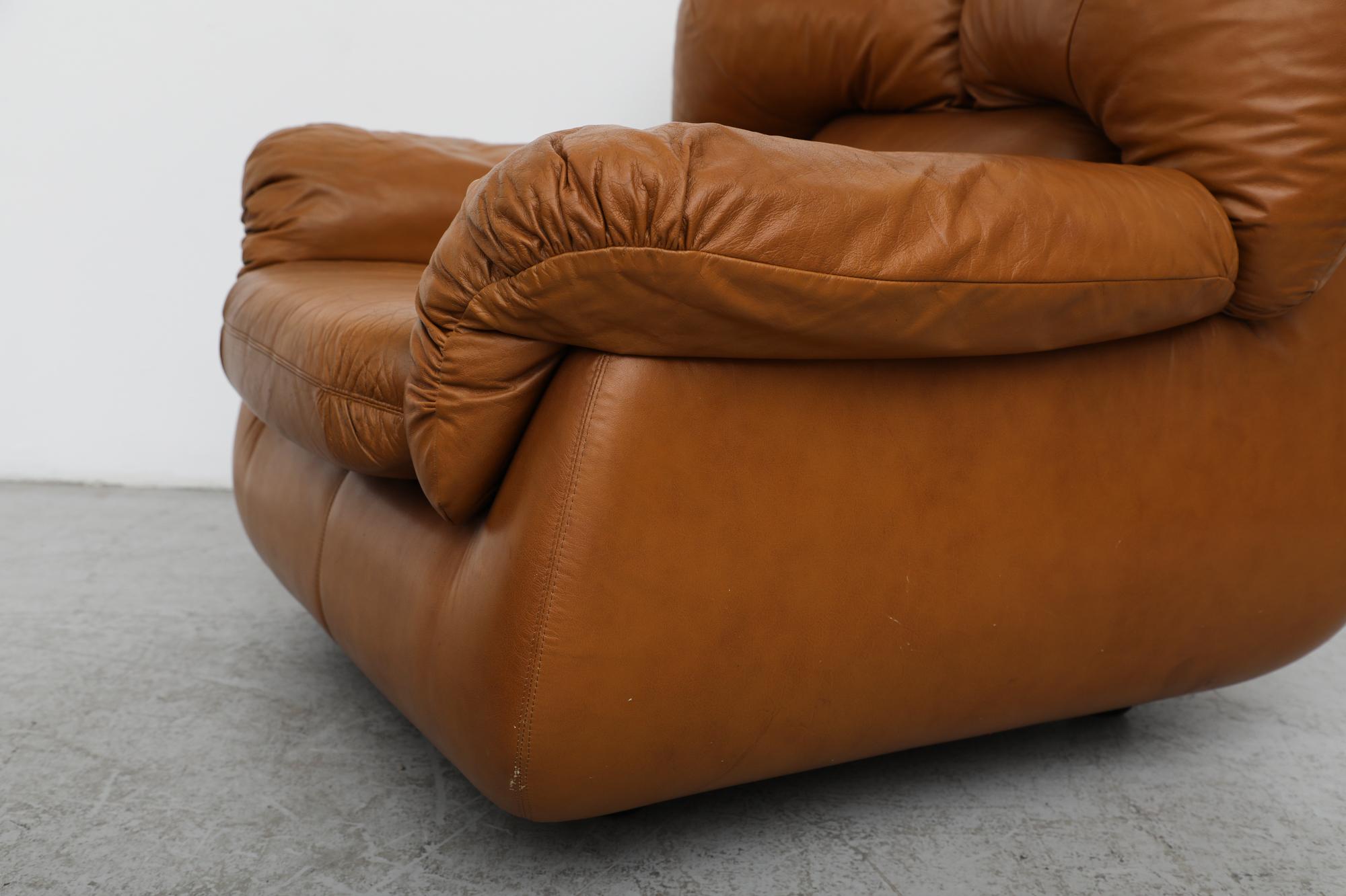 Paar Loungesessel aus cognacfarbenem Leder im Tobia Scarpa-Stil aus Kunstleder im Angebot 14