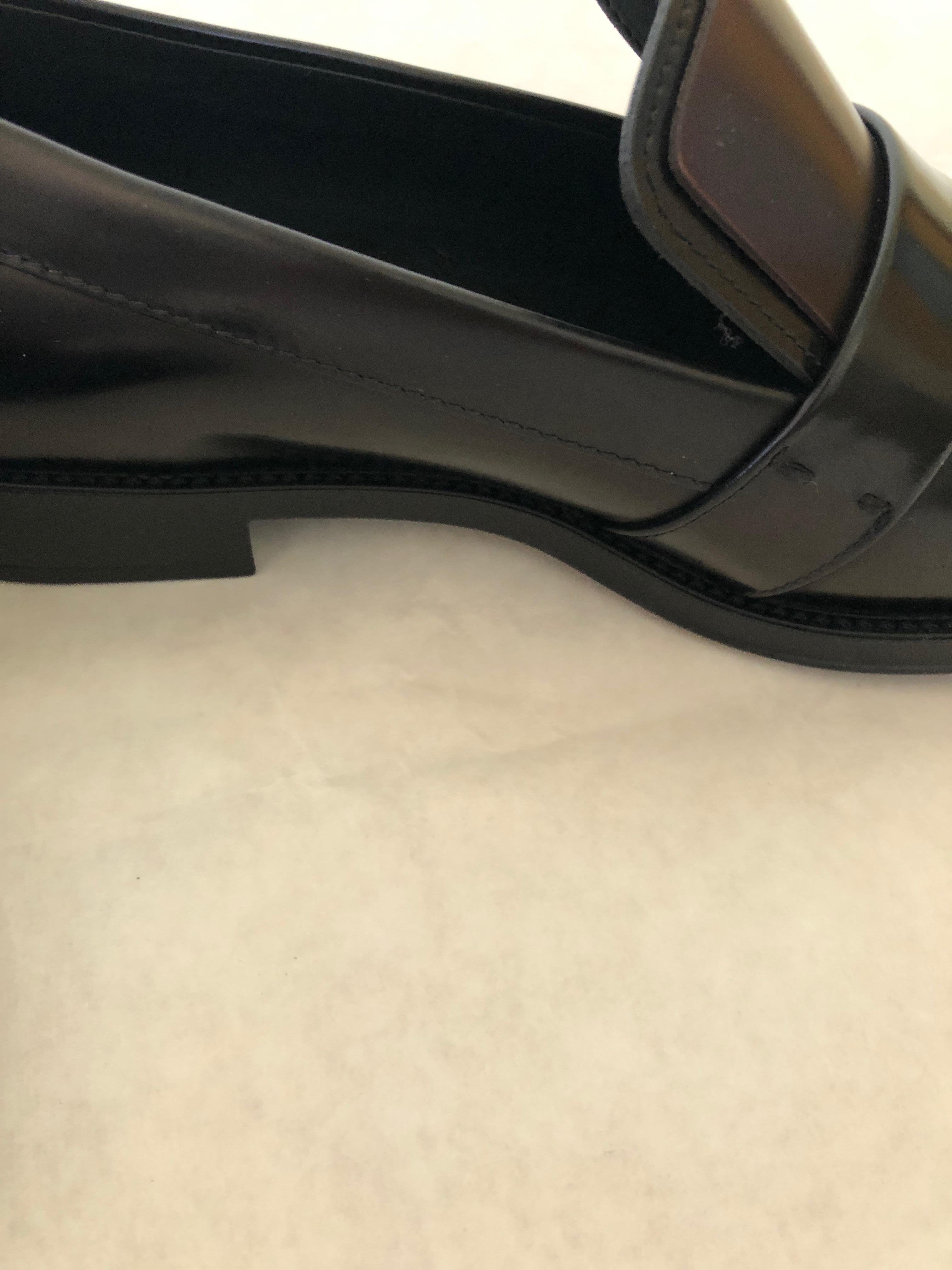 Pair of Tod's Cordovan (Burgundy) & Black Leather Kiltie Tassel Flap Loafers For Sale 5