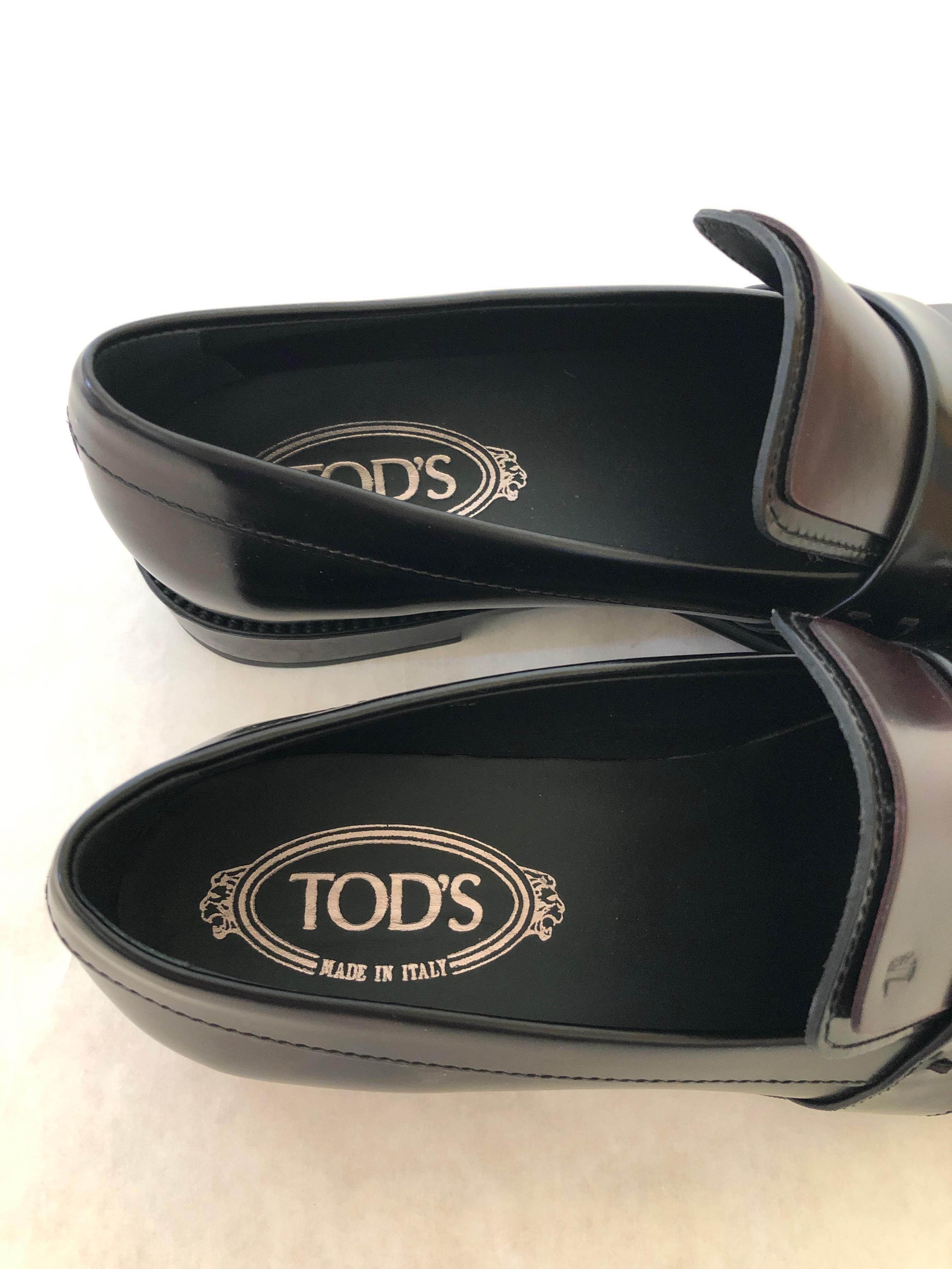 Pair of Tod's Cordovan (Burgundy) & Black Leather Kiltie Tassel Flap Loafers For Sale 6