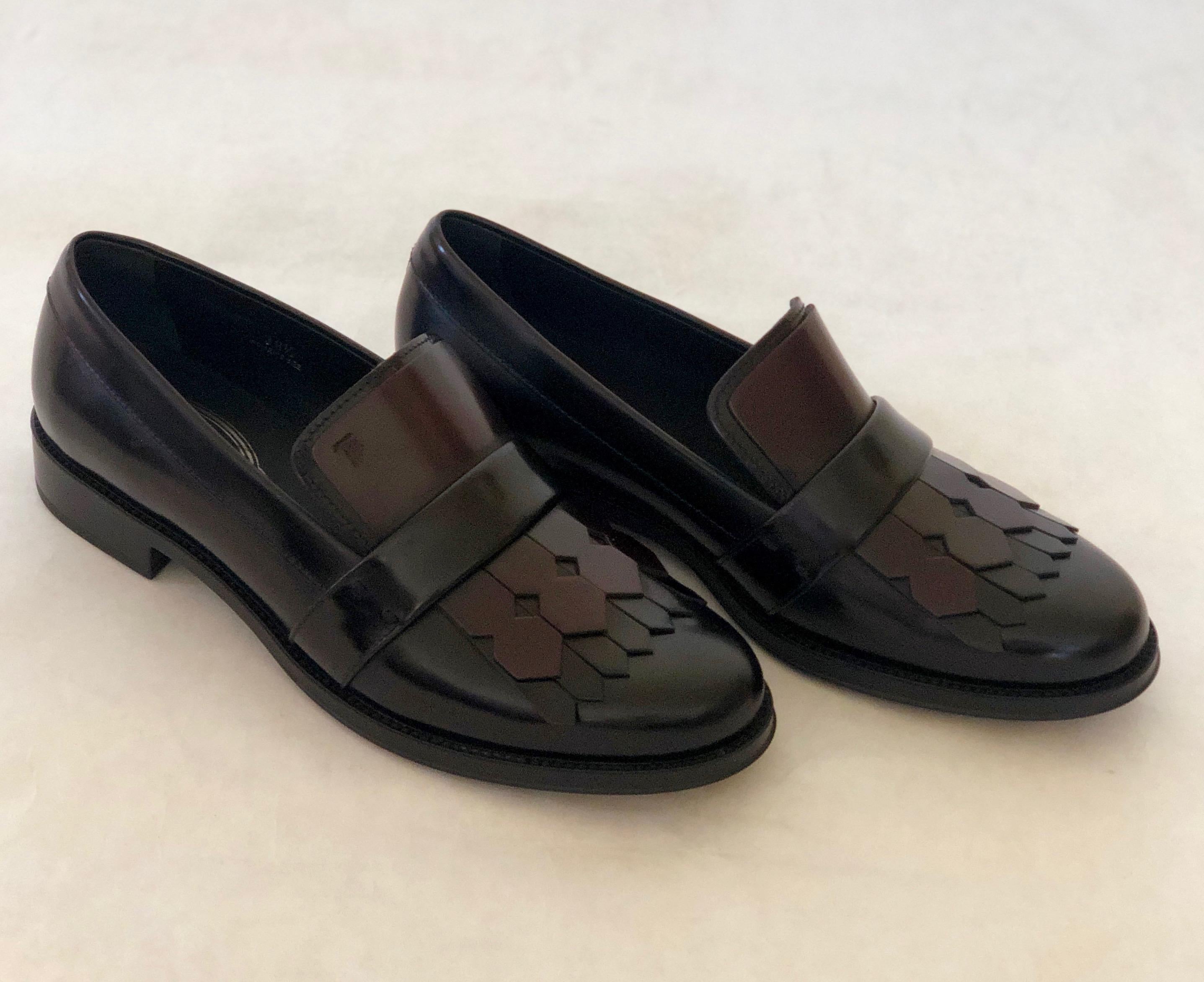Pair of Tod's Cordovan (Burgundy) & Black Leather Kiltie Tassel Flap Loafers In Excellent Condition For Sale In Houston, TX