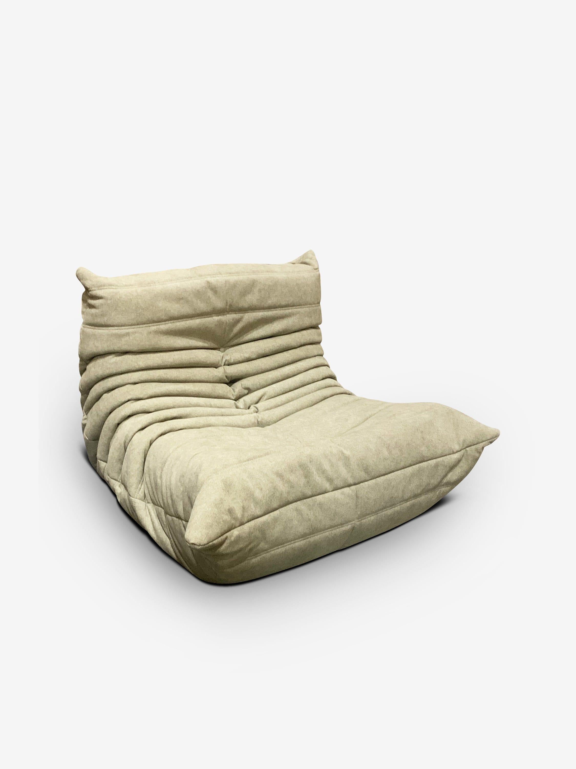 Paire de chaises de cheminée Togo par Ligne Roset en vente 7