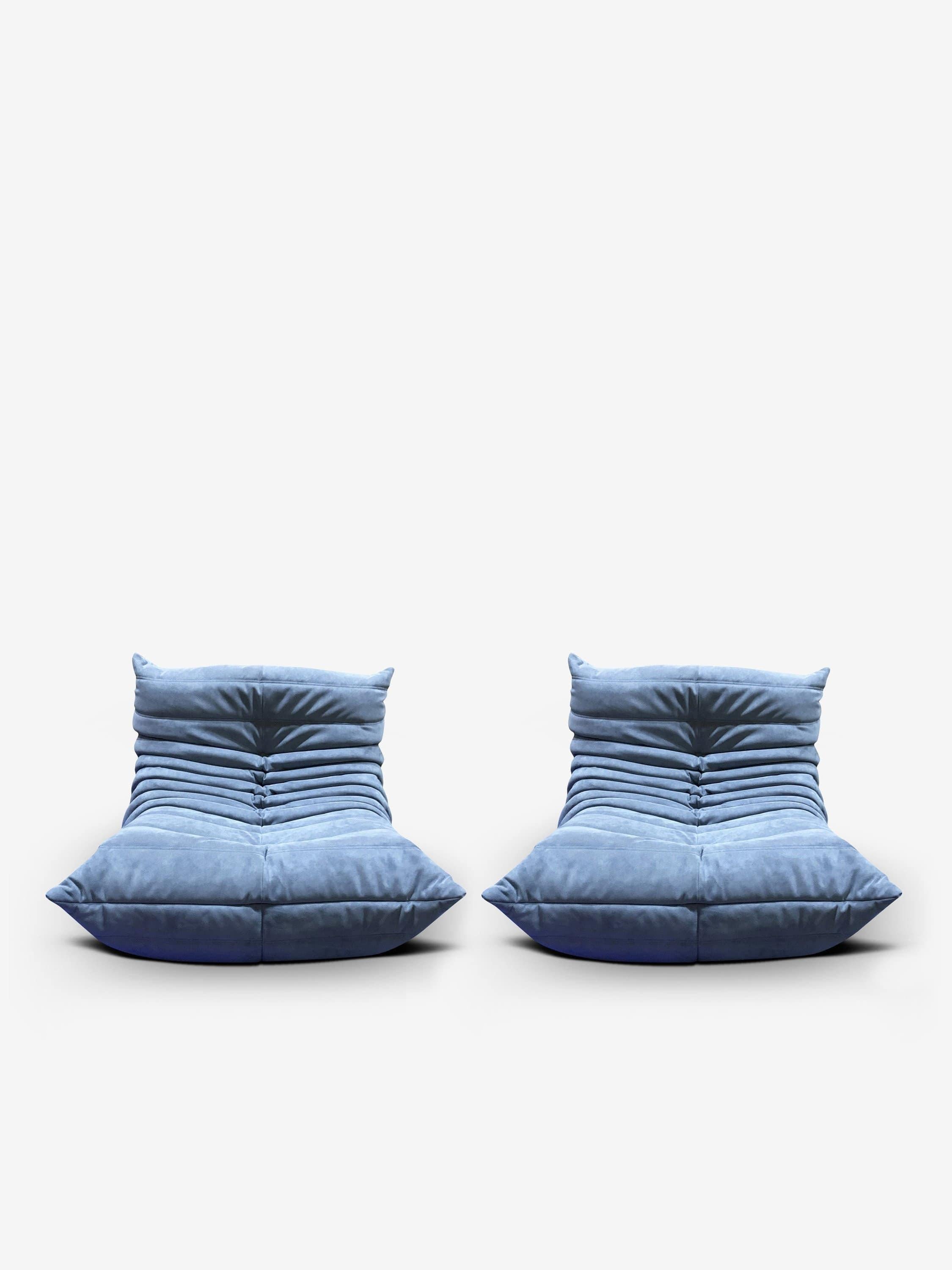 Français Paire de chaises de cheminée Togo par Ligne Roset en vente