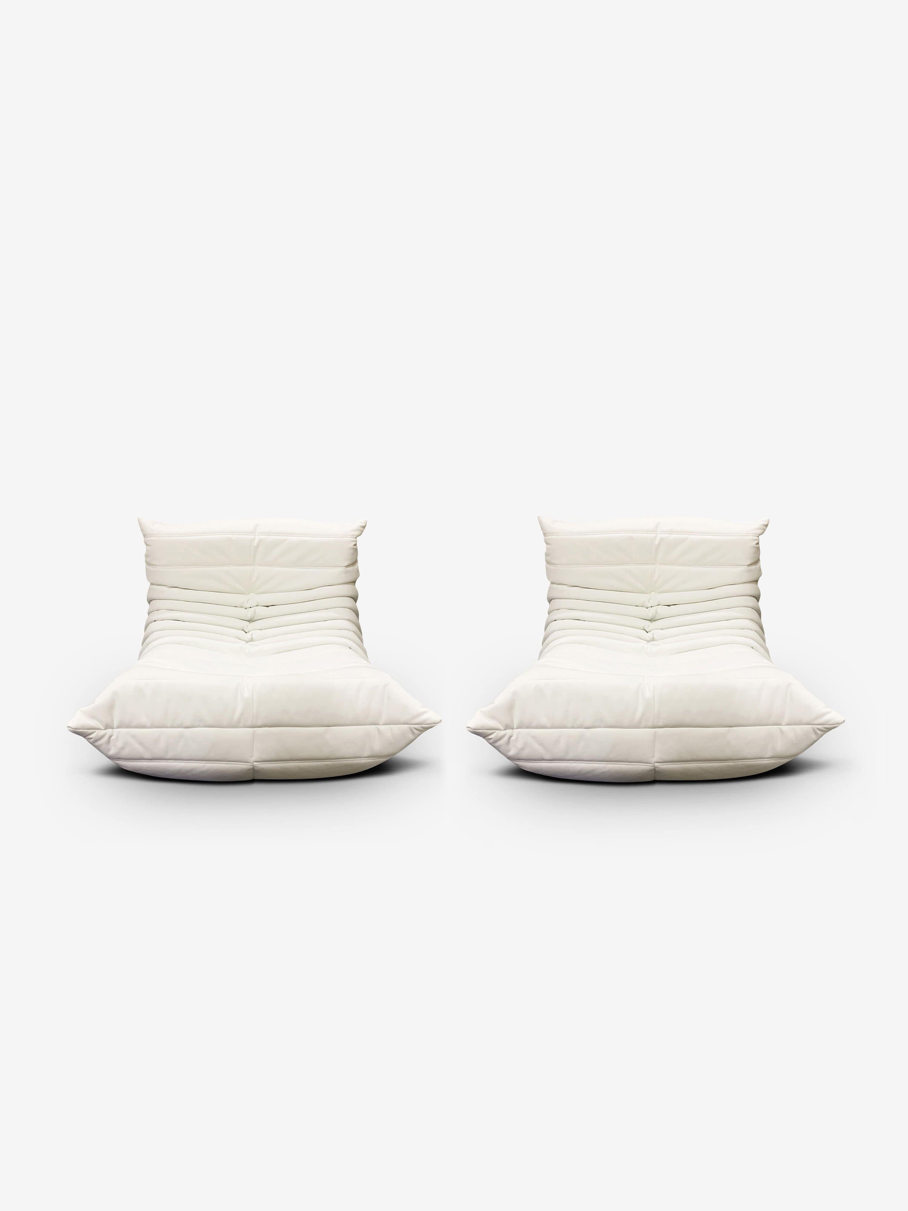 Tissu Paire de chaises de cheminée Togo par Ligne Roset en vente