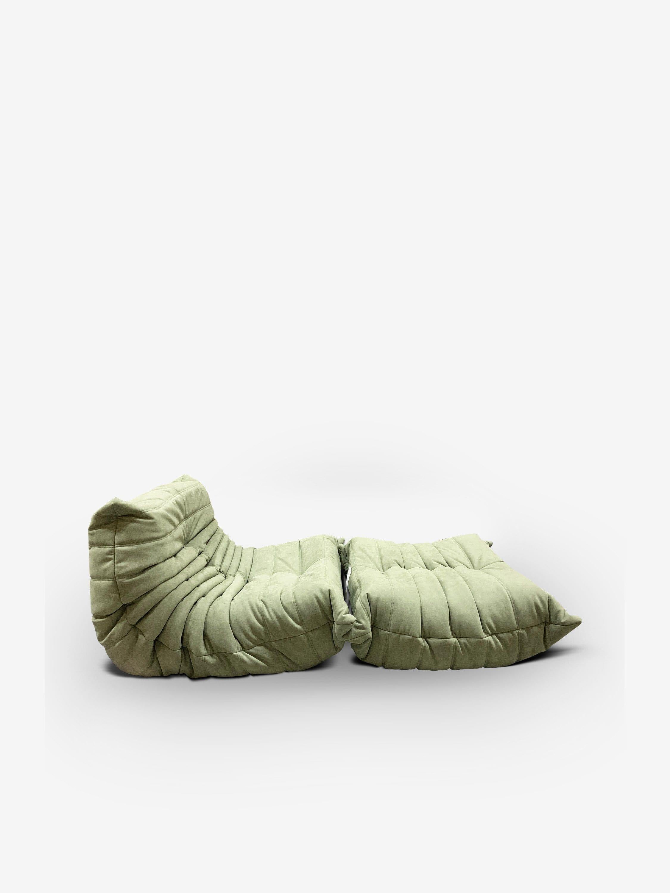 Paire de chaises de cheminée Togo par Ligne Roset en vente 3