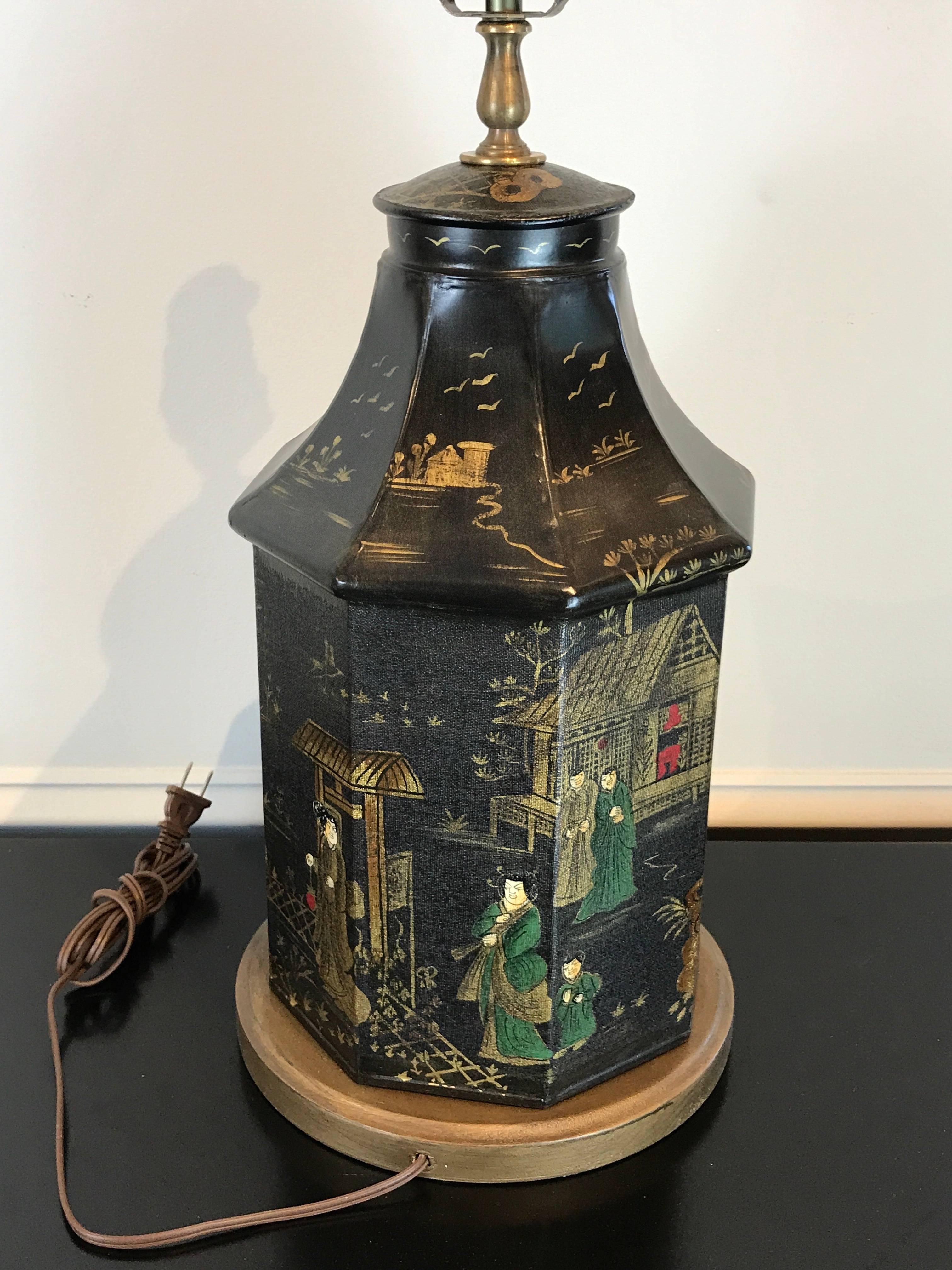 Tôle Pair of Tole Chinoiserie Tea Canisters, Now as Lamps For Sale