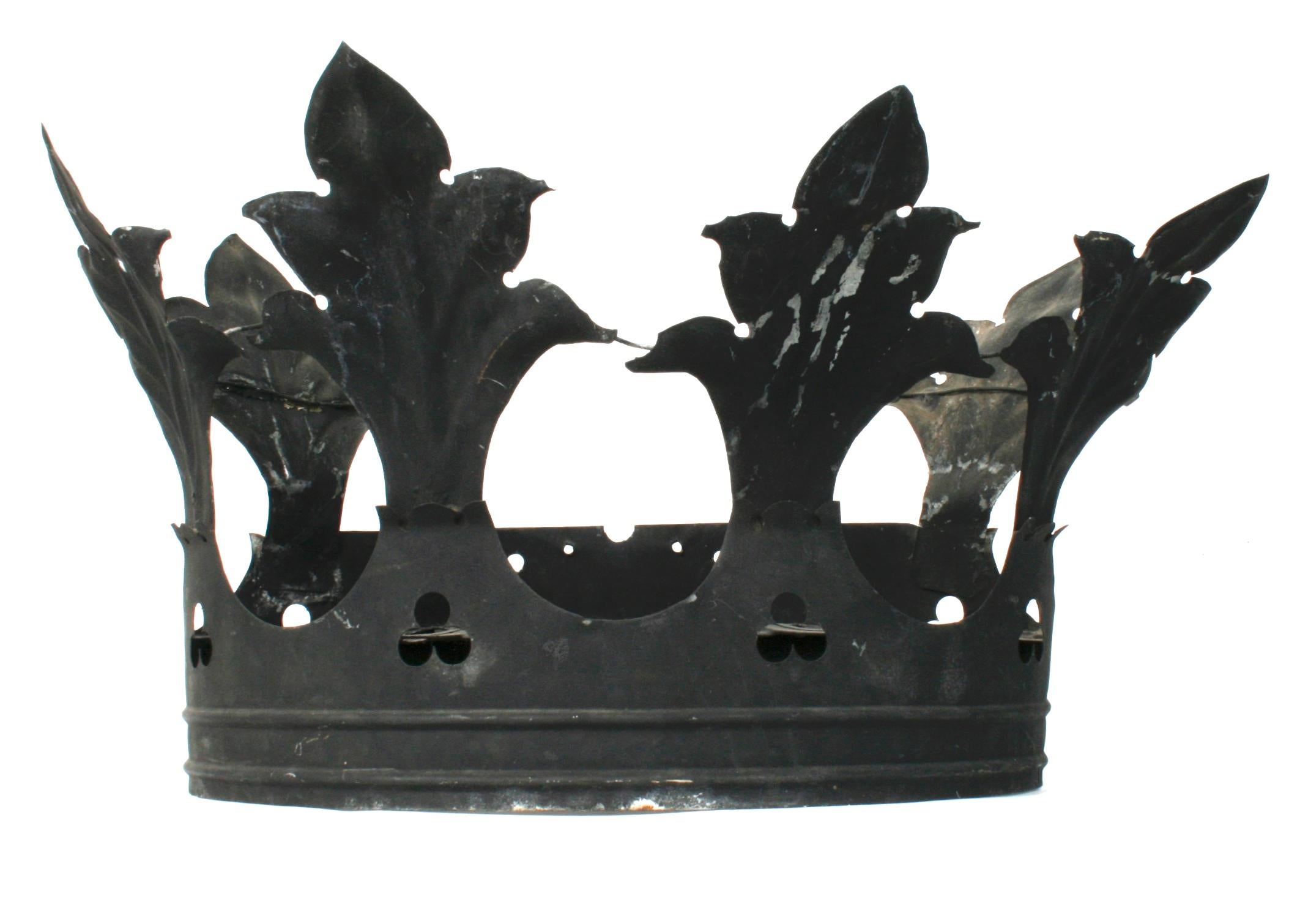 A pair of wall mount black tole acanthus leaf crown bed teesters with clover leaf shaped cutout. Each measures 14