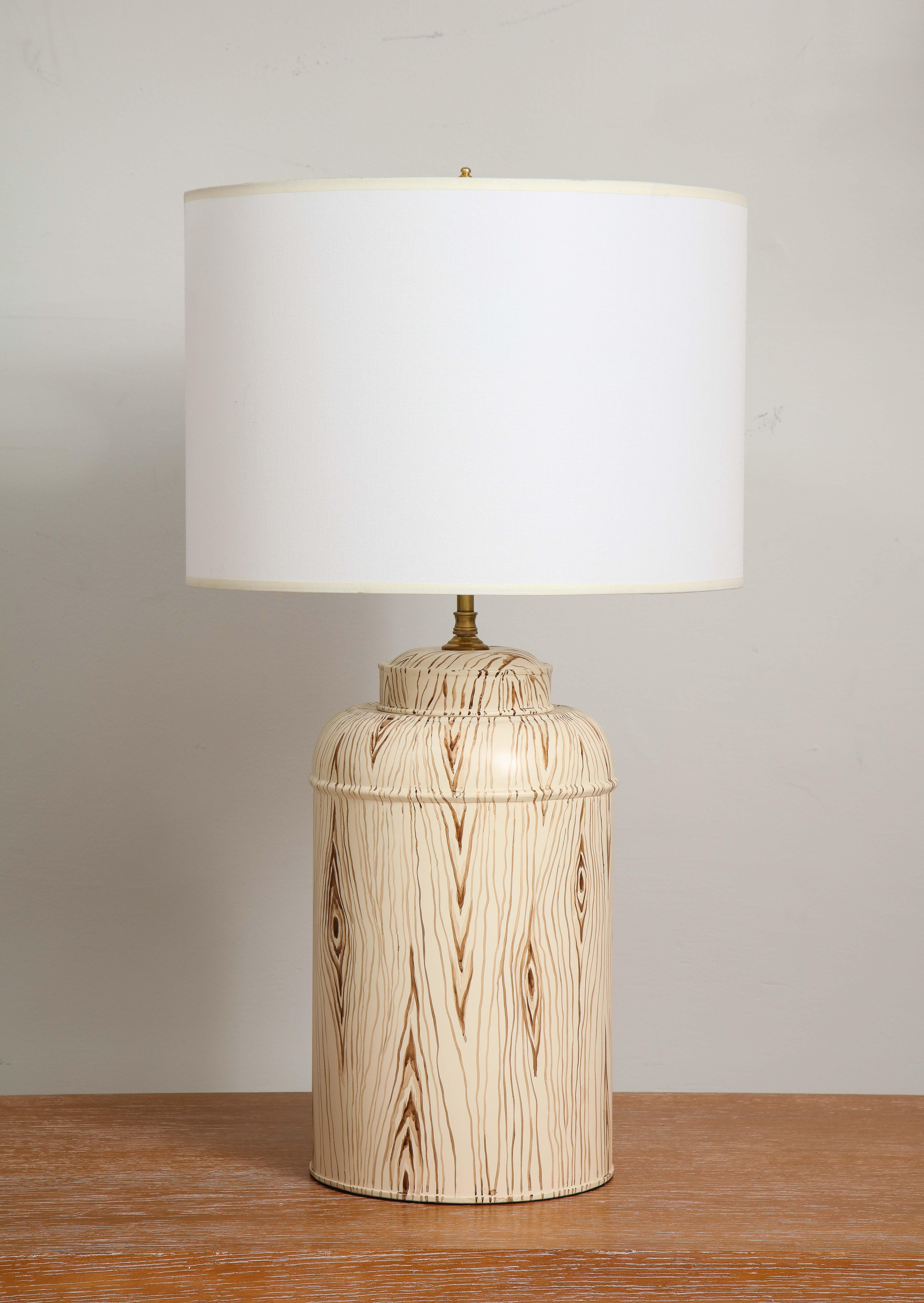 Pair of tole faux-painted canister lamps.
Lamp shades are not included.
Measures: Overall height: 29.25
