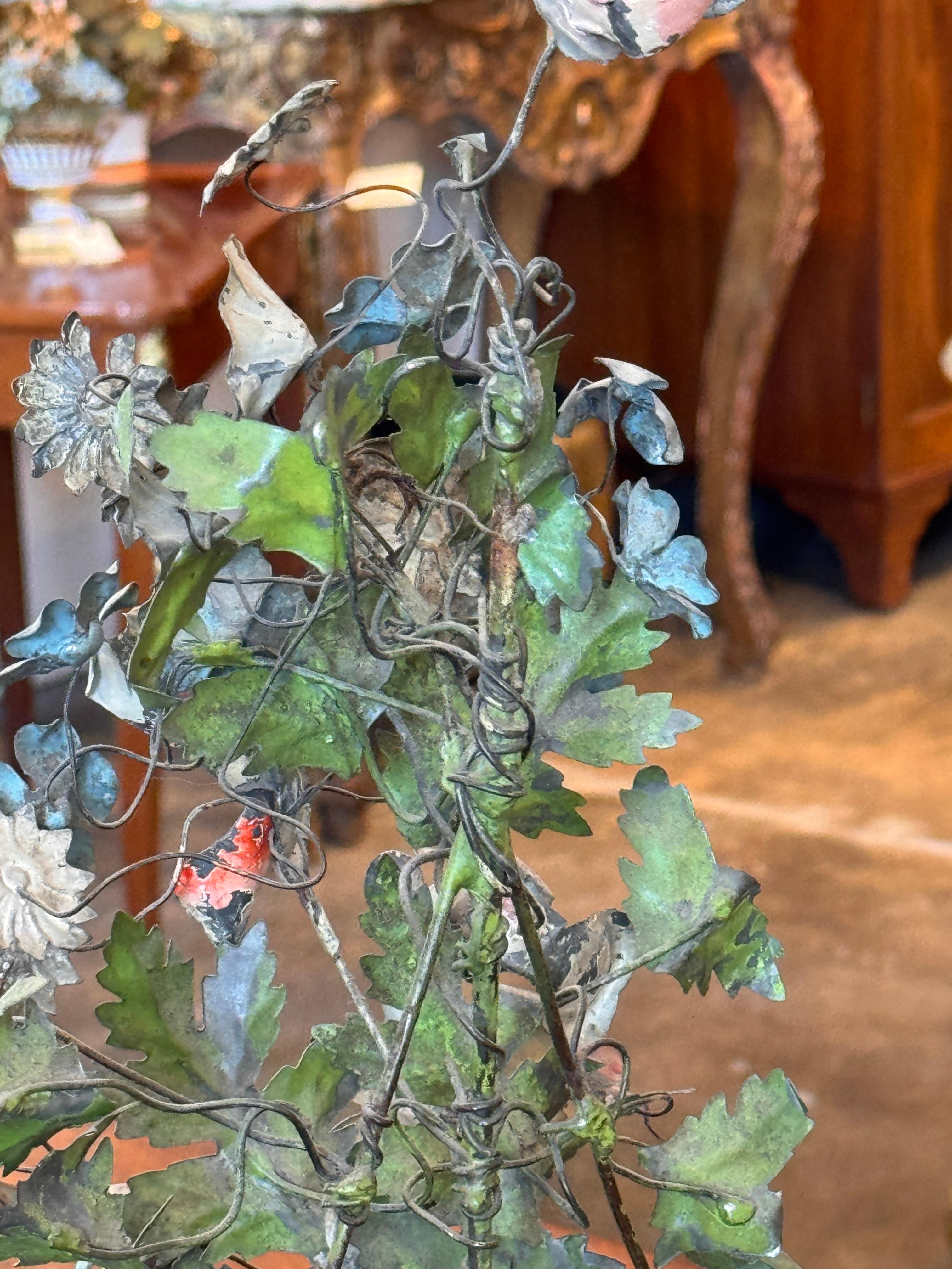 Coppia di fiori di talpa in urne di alabastro in vendita 5