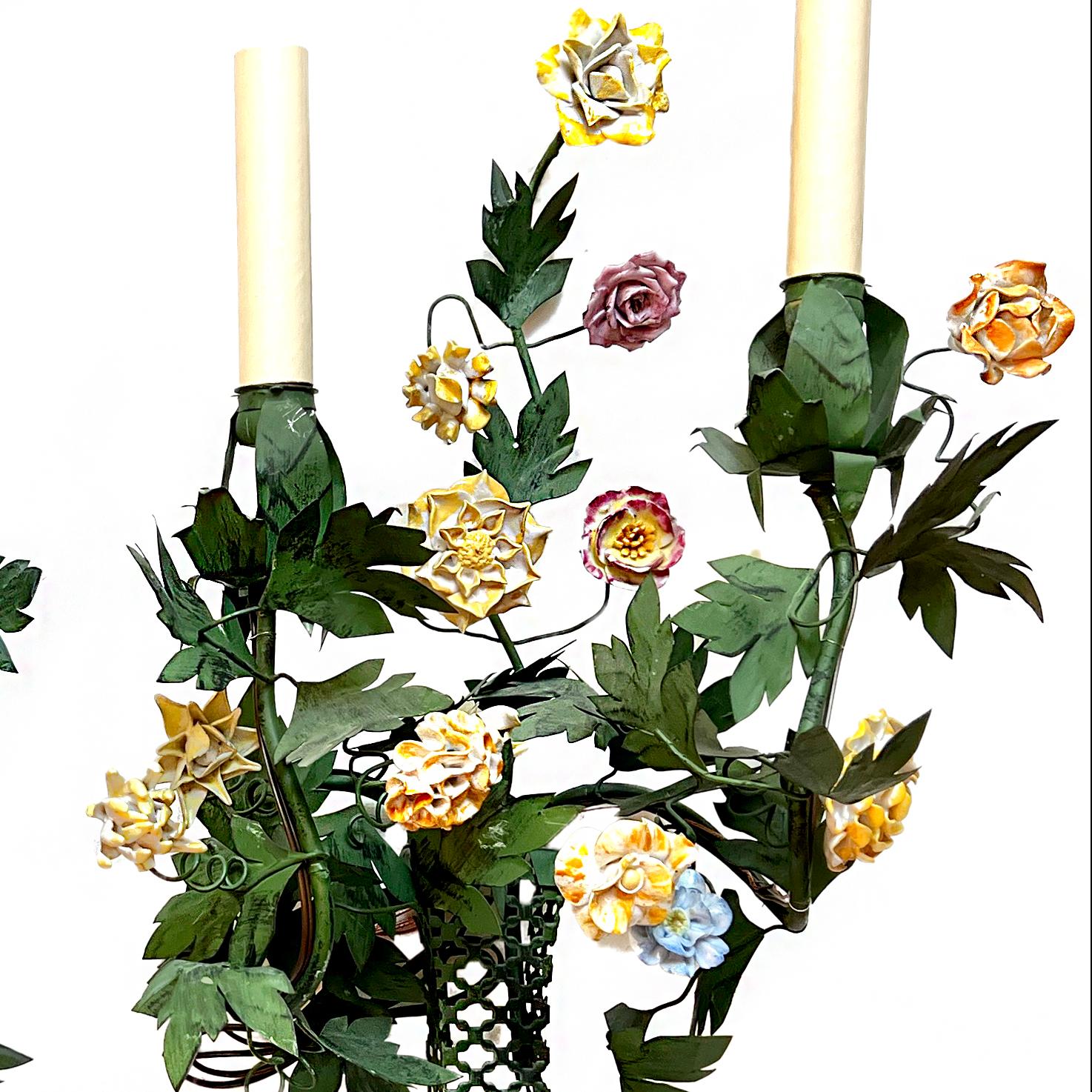 Coppia di lampade da sole con fiori In condizioni buone in vendita a New York, NY