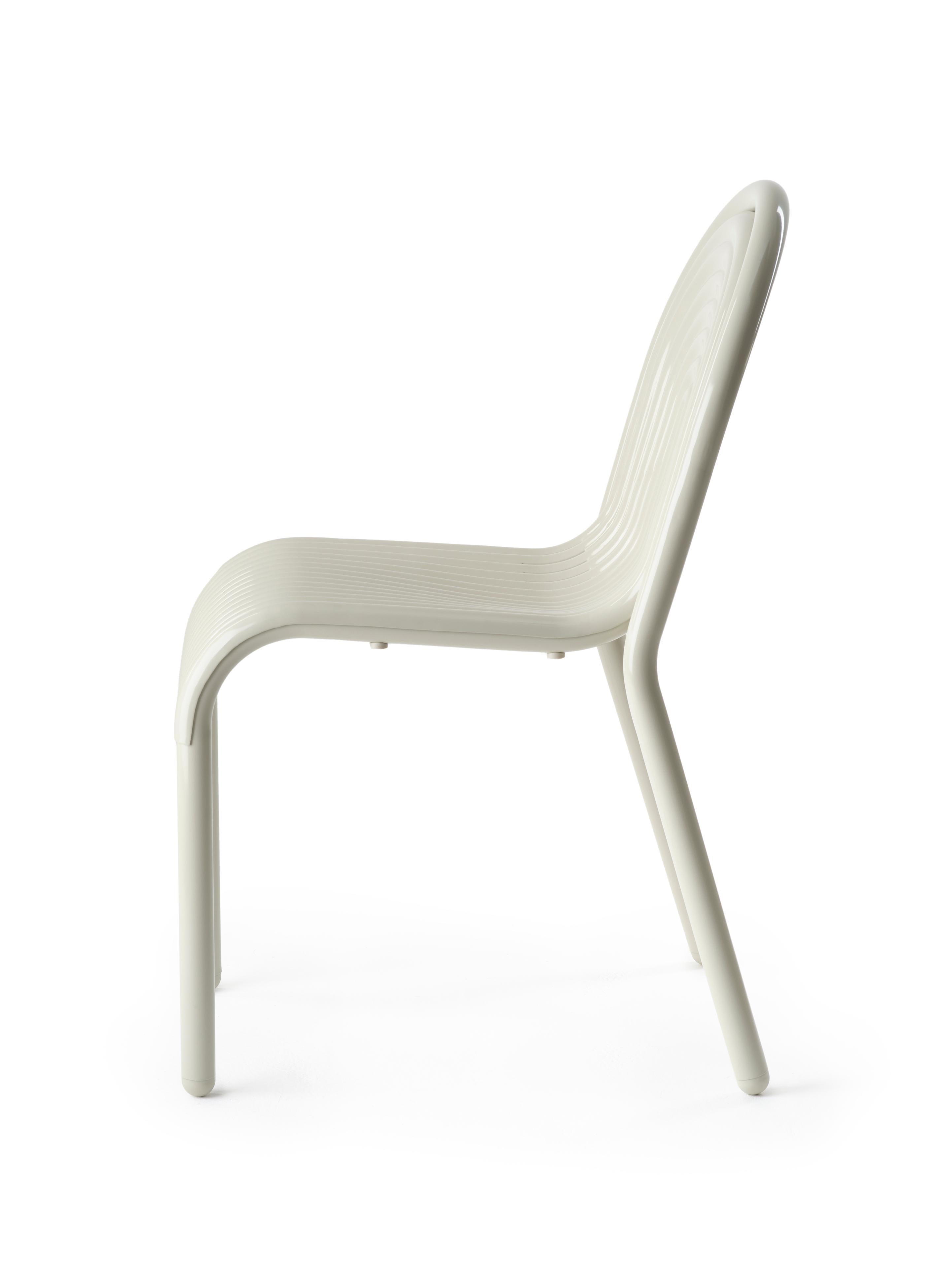 Mid-Century Modern Pair of Tom Dixon 'Groove' Aluminum Outdoor Dining Chairs in Putty For Sale